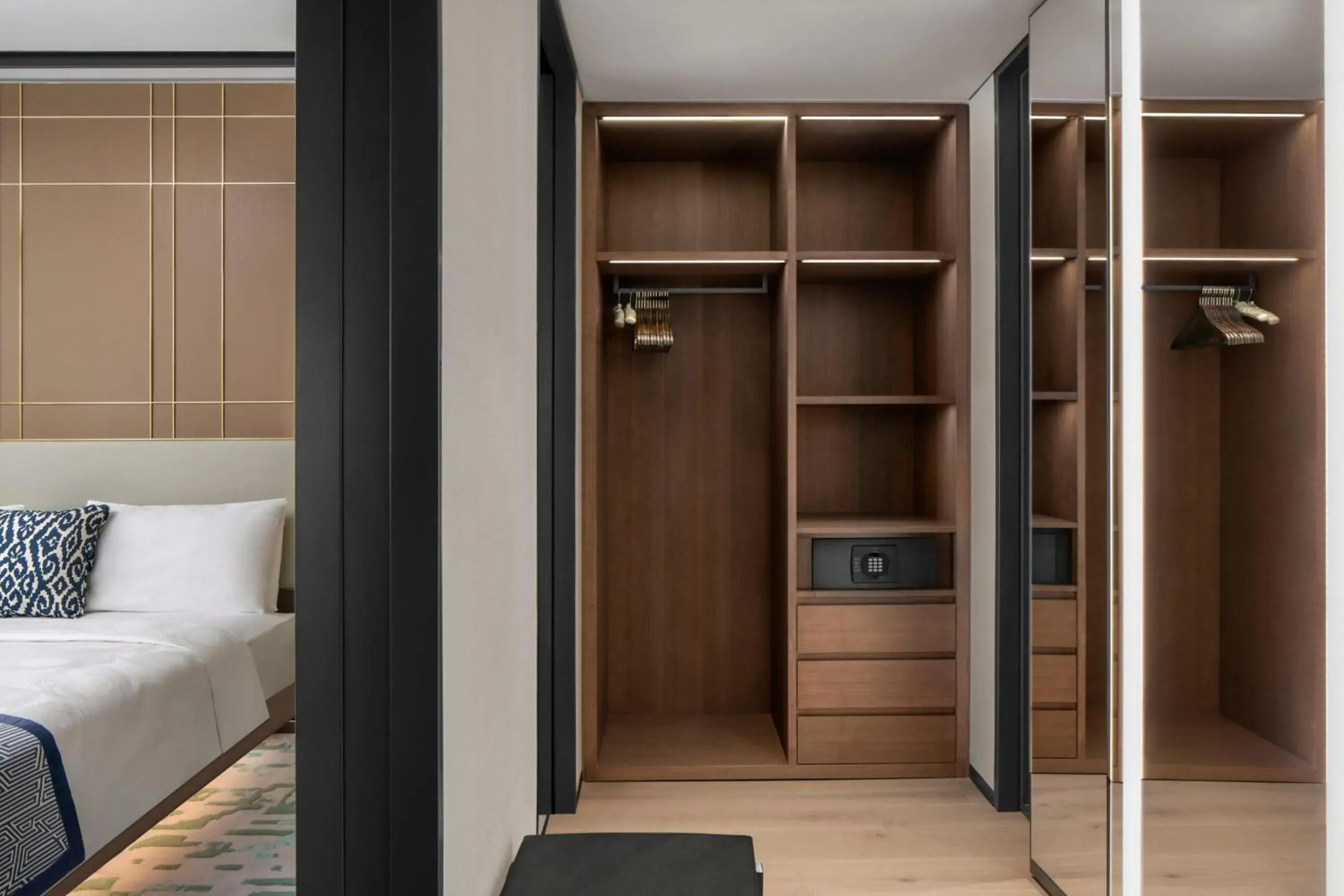 Executive Suite with Balcony and Sea View - Executive Lounge Access in JW Marriott Hotel Istanbul Marmara Sea Executive Suite with Balcony and Sea View - Executive Lounge Access in JW Marriott Hotel Istanbul Marmara Sea