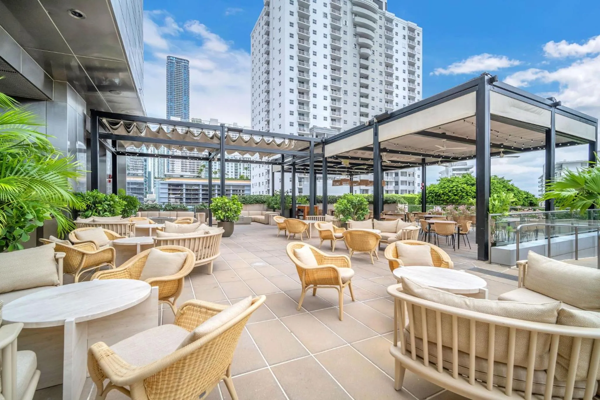 Restaurant/places to eat in 2 Bedroom OR King Studio Suites Four Seasons Hotel Miami Free Wi-Fi & Free Parking