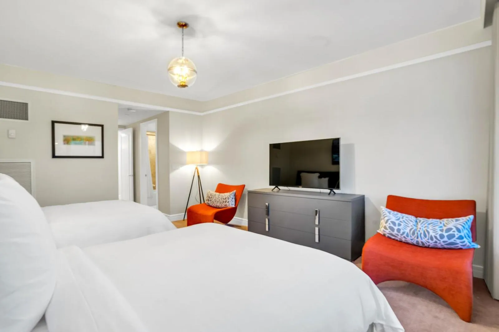 TV and multimedia, Bed in 2 Bedroom OR King Studio Suites Four Seasons Hotel Miami Free Wi-Fi & Free Parking