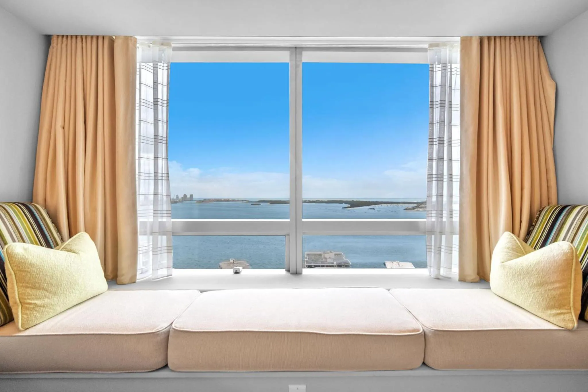 View (from property/room), Bed in 2 Bedroom OR King Studio Suites Four Seasons Hotel Miami Free Wi-Fi & Free Parking