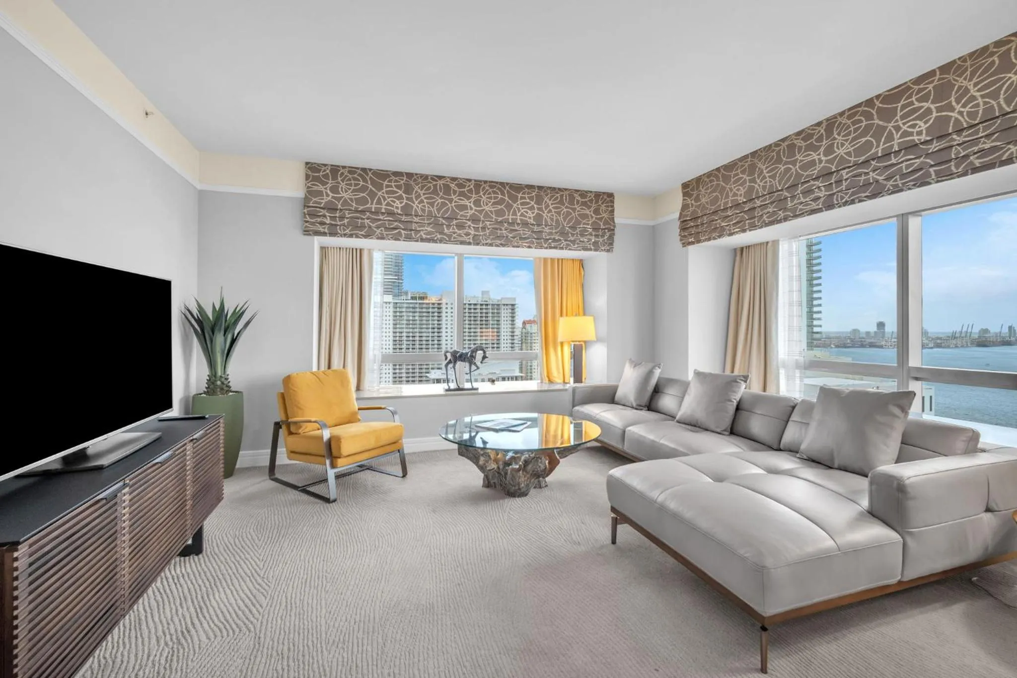 TV and multimedia in 2 Bedroom OR King Studio Suites Four Seasons Hotel Miami Free Wi-Fi & Free Parking