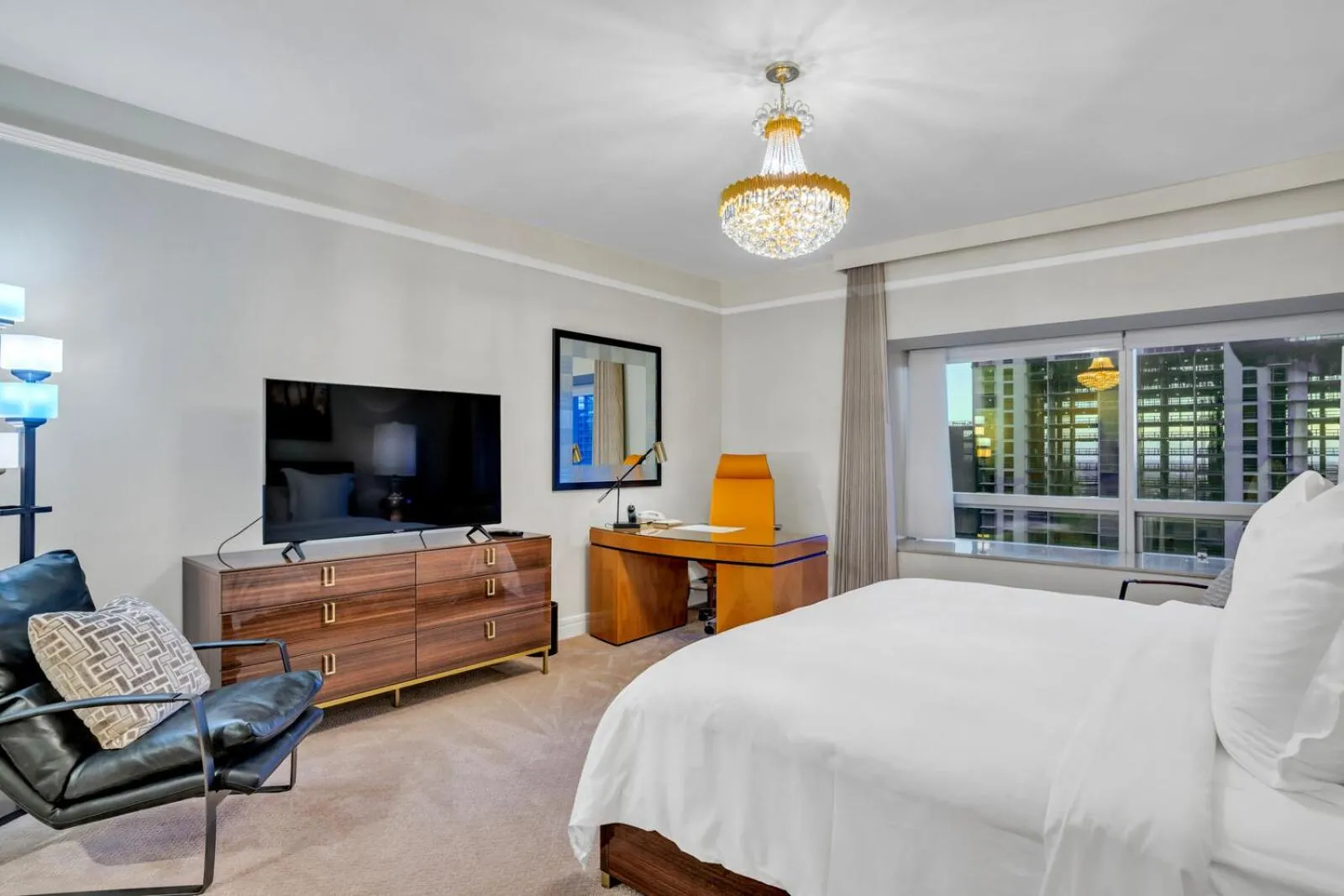 Bed in 2 Bedroom OR King Studio Suites Four Seasons Hotel Miami Free Wi-Fi & Free Parking