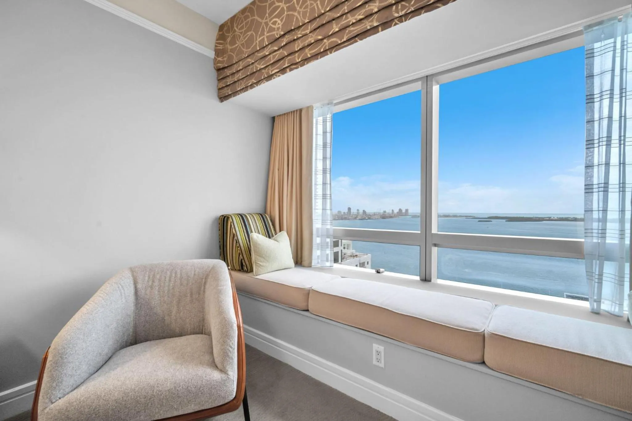 View (from property/room), Bed in 2 Bedroom OR King Studio Suites Four Seasons Hotel Miami Free Wi-Fi & Free Parking