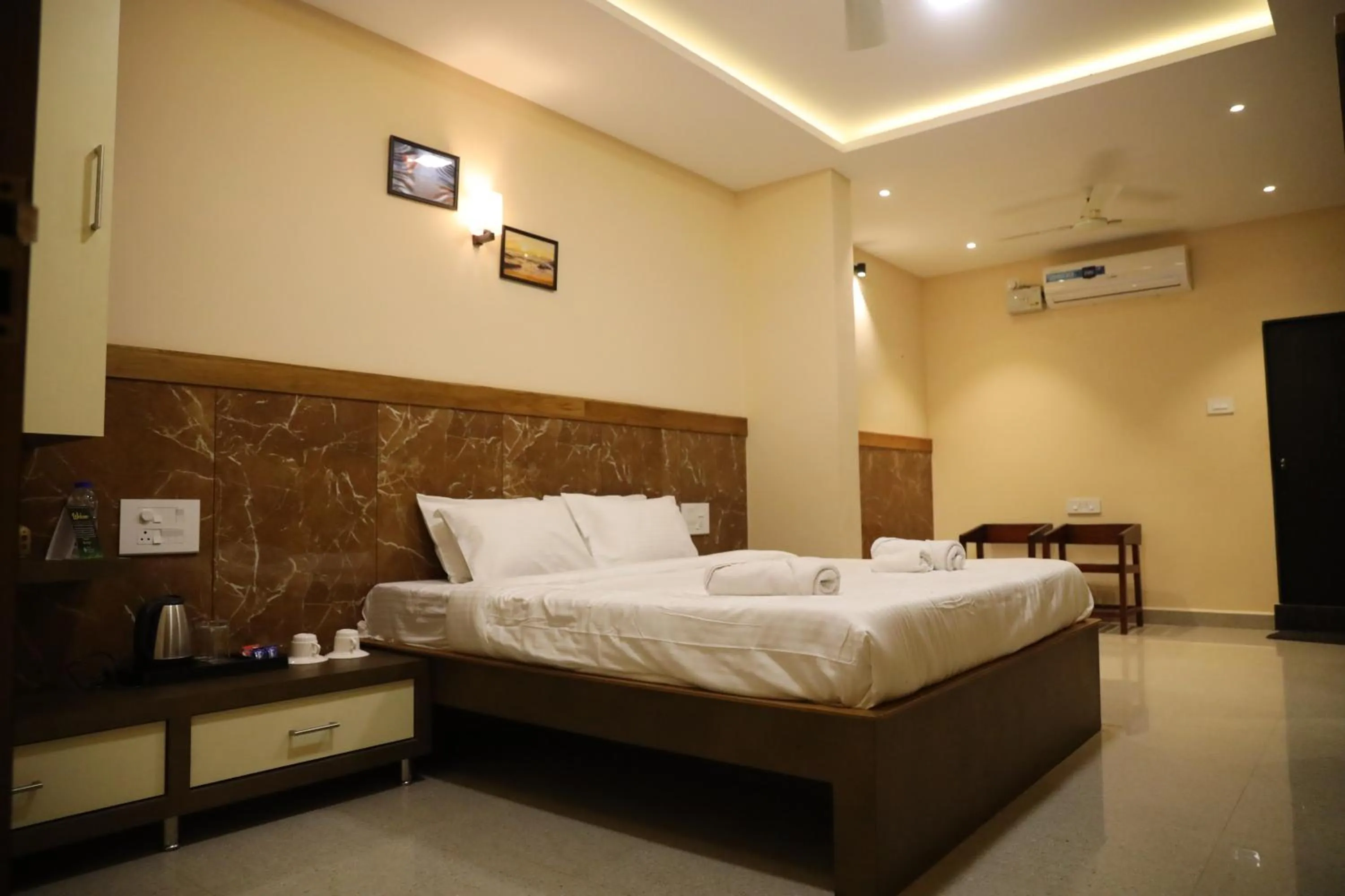 Photo of the whole room, Bed in HOTEL SOUTHERN HERITAGE