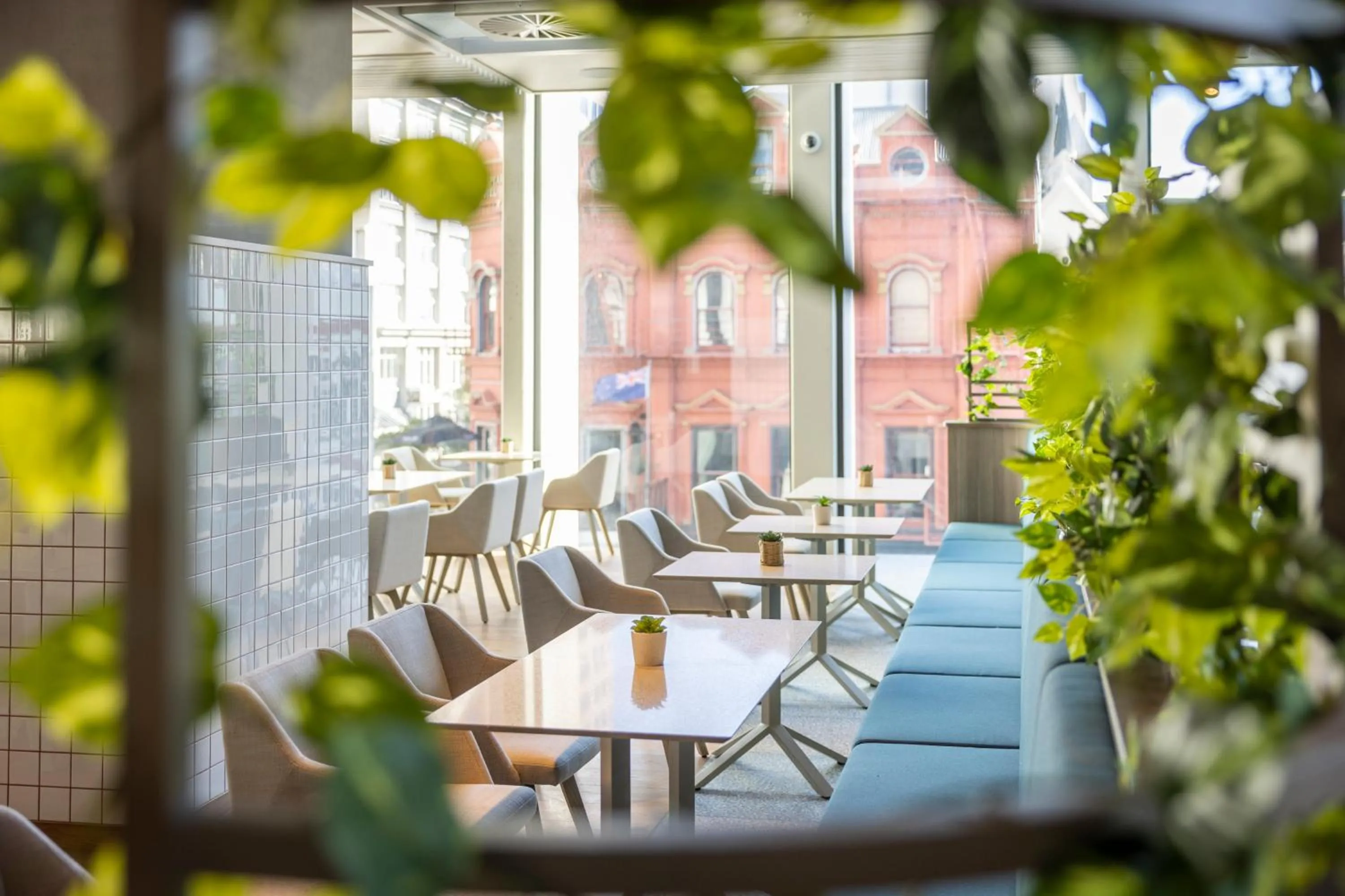 Restaurant/places to eat in Holiday Inn Express Auckland City Centre by IHG