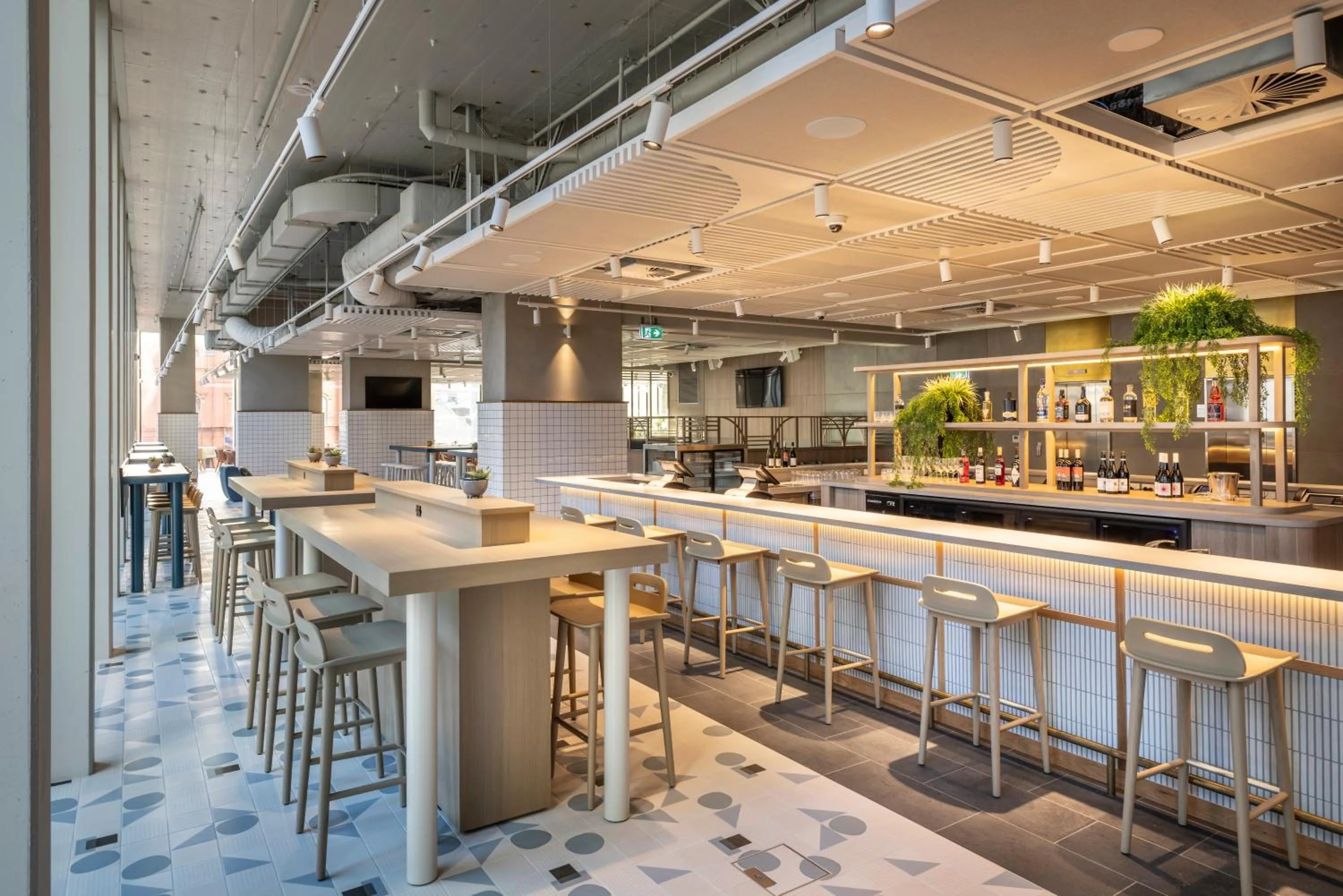 Restaurant/places to eat in Holiday Inn Express Auckland City Centre by IHG