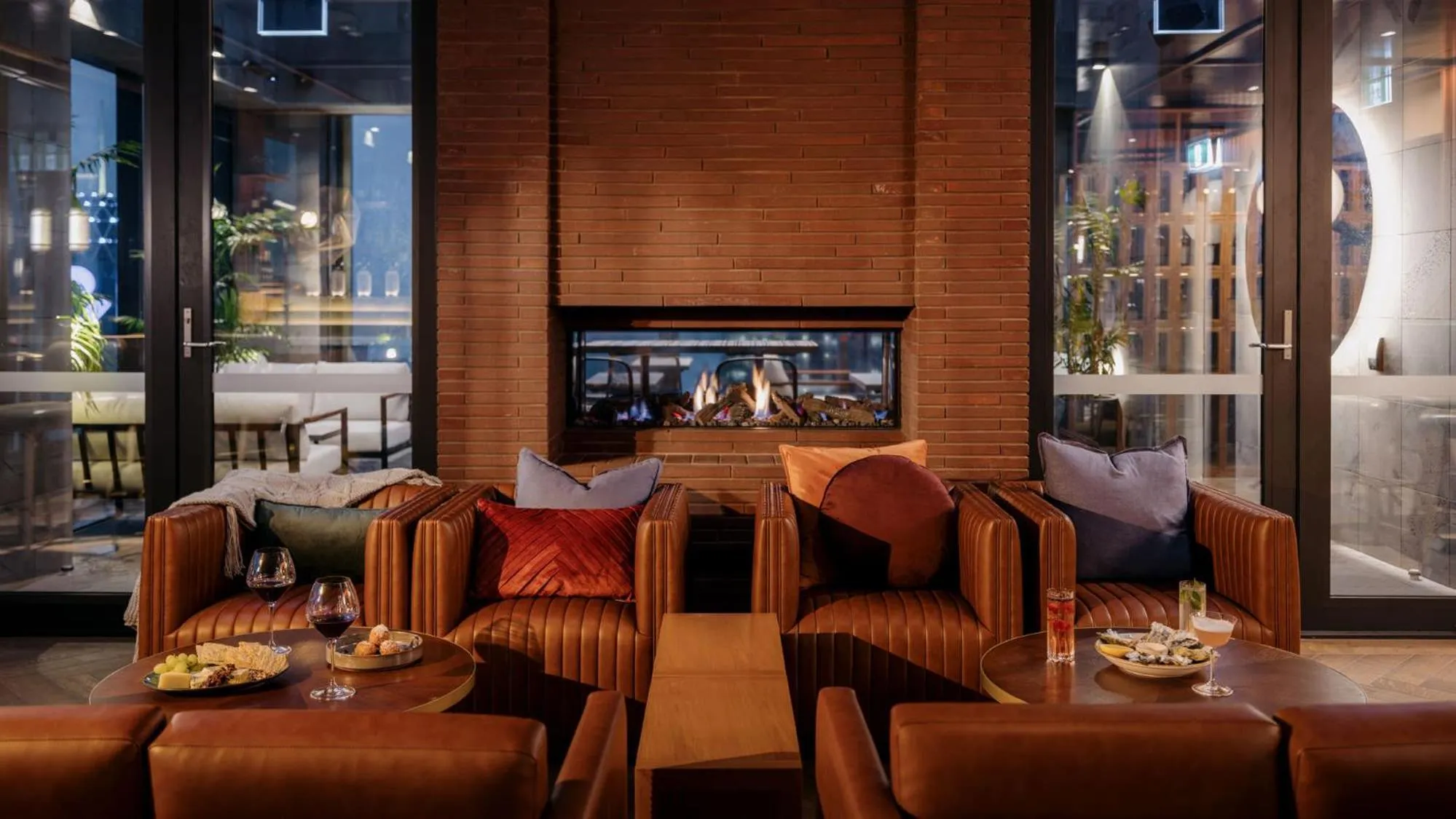 Lounge or bar in voco Auckland City Centre by IHG