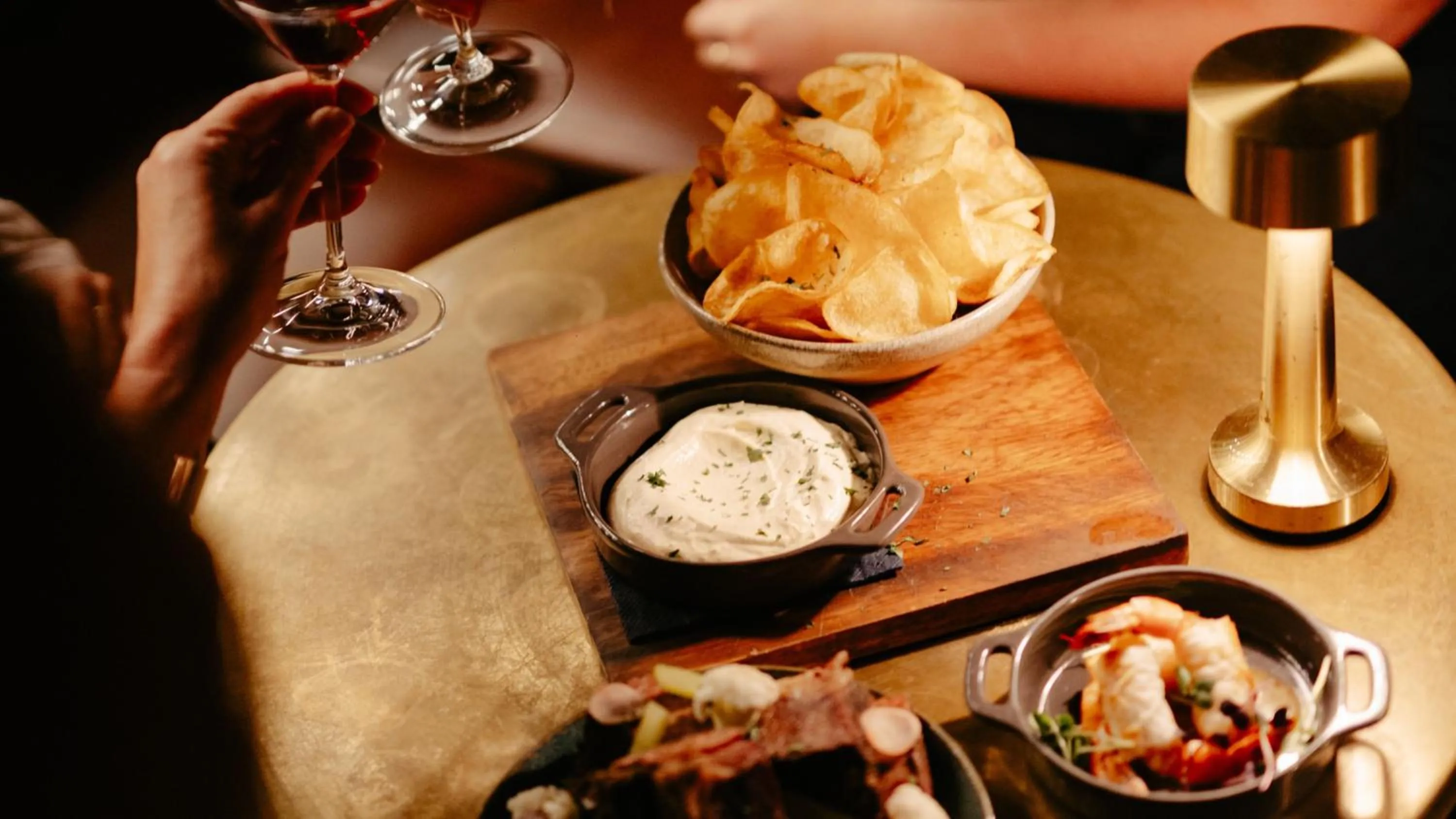 Lounge or bar in voco Auckland City Centre by IHG