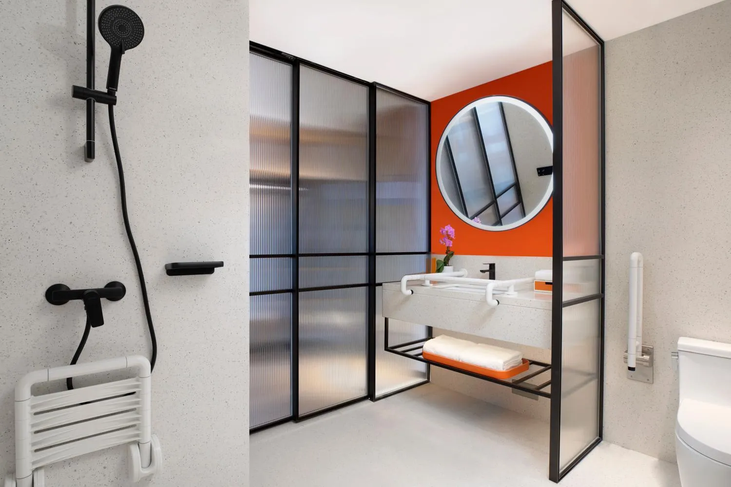 Bathroom, Bed in EVEN Hotel Chengdu Jinniu by IHG