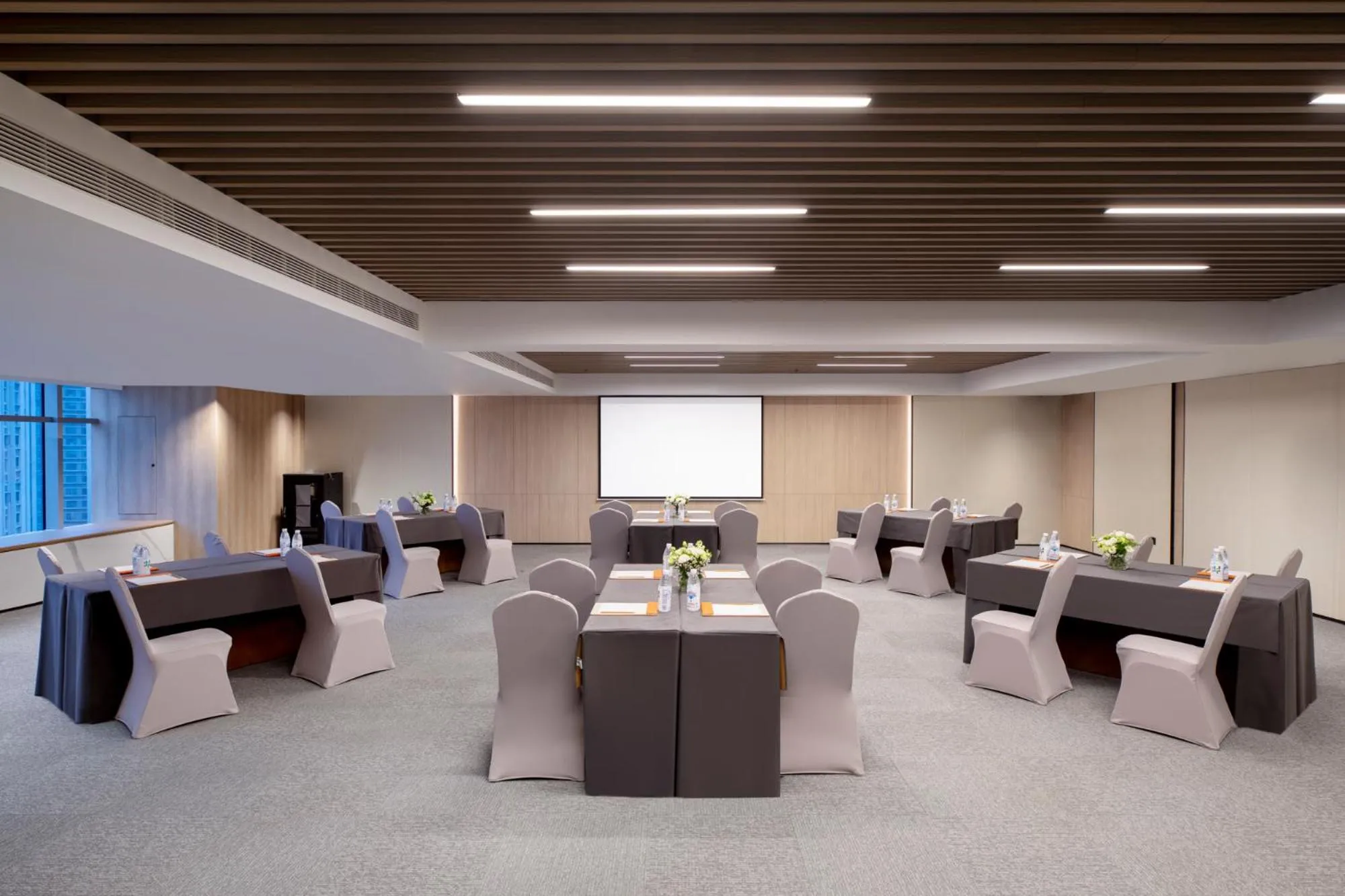 Meeting/conference room in EVEN Hotel Chengdu Jinniu by IHG