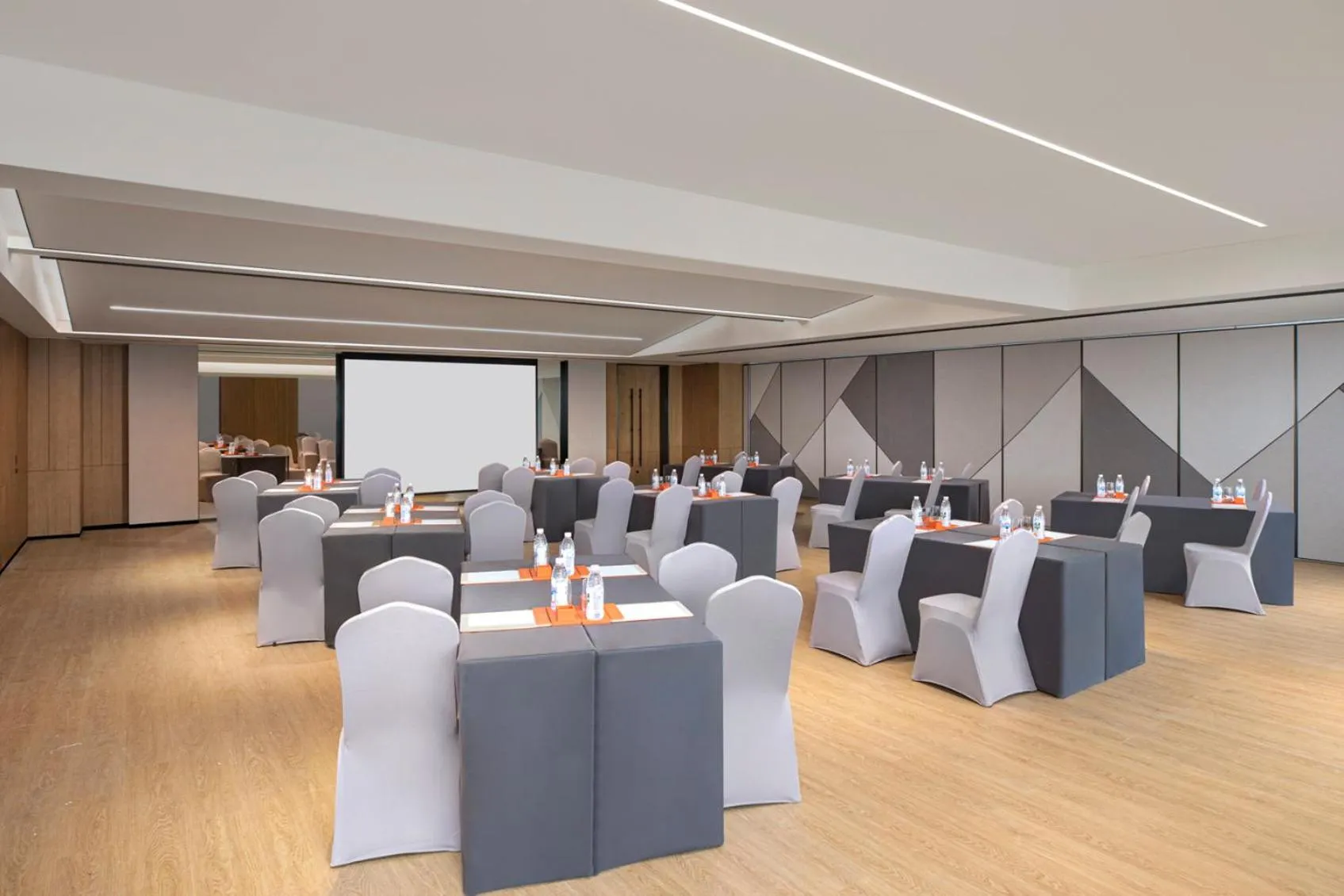 Meeting/conference room in EVEN Hotel Chengdu Jinniu by IHG