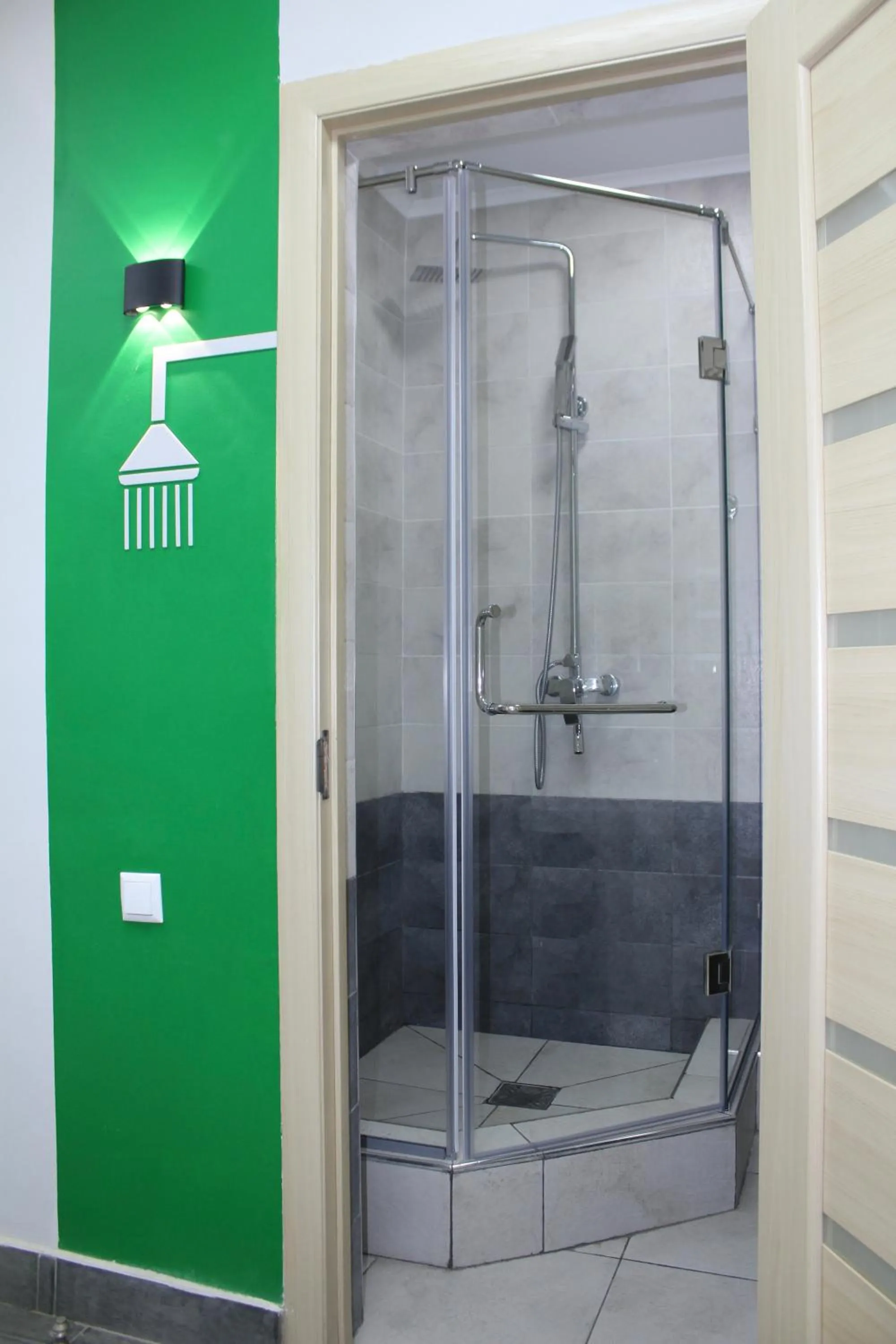 Shower in Viva Hotel