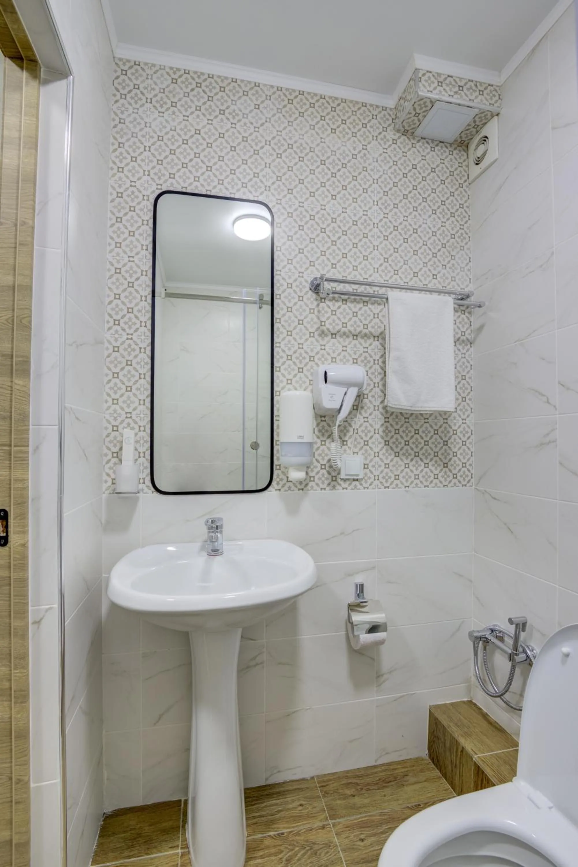 Shower in Viva Hotel