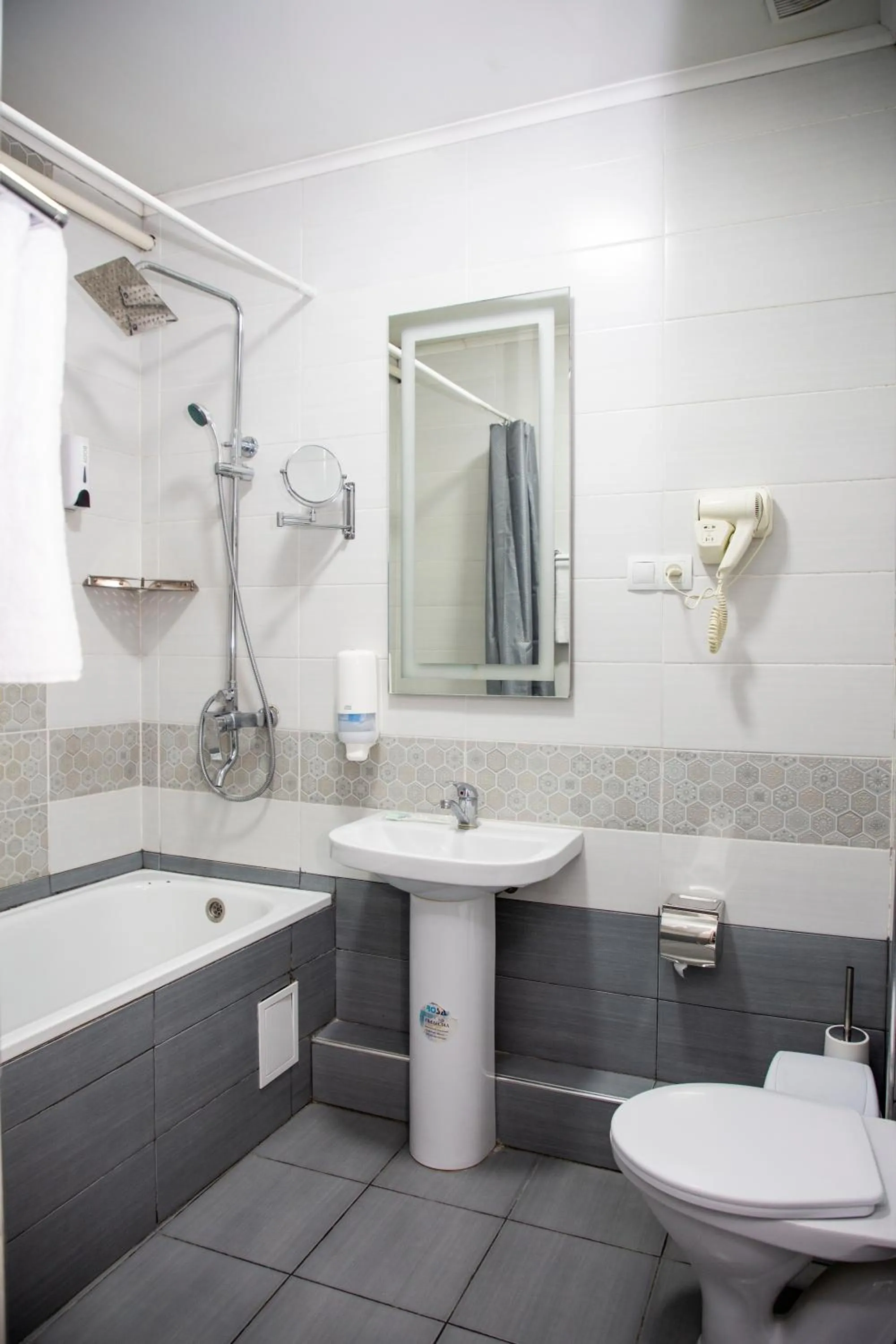 Shower in Viva Hotel