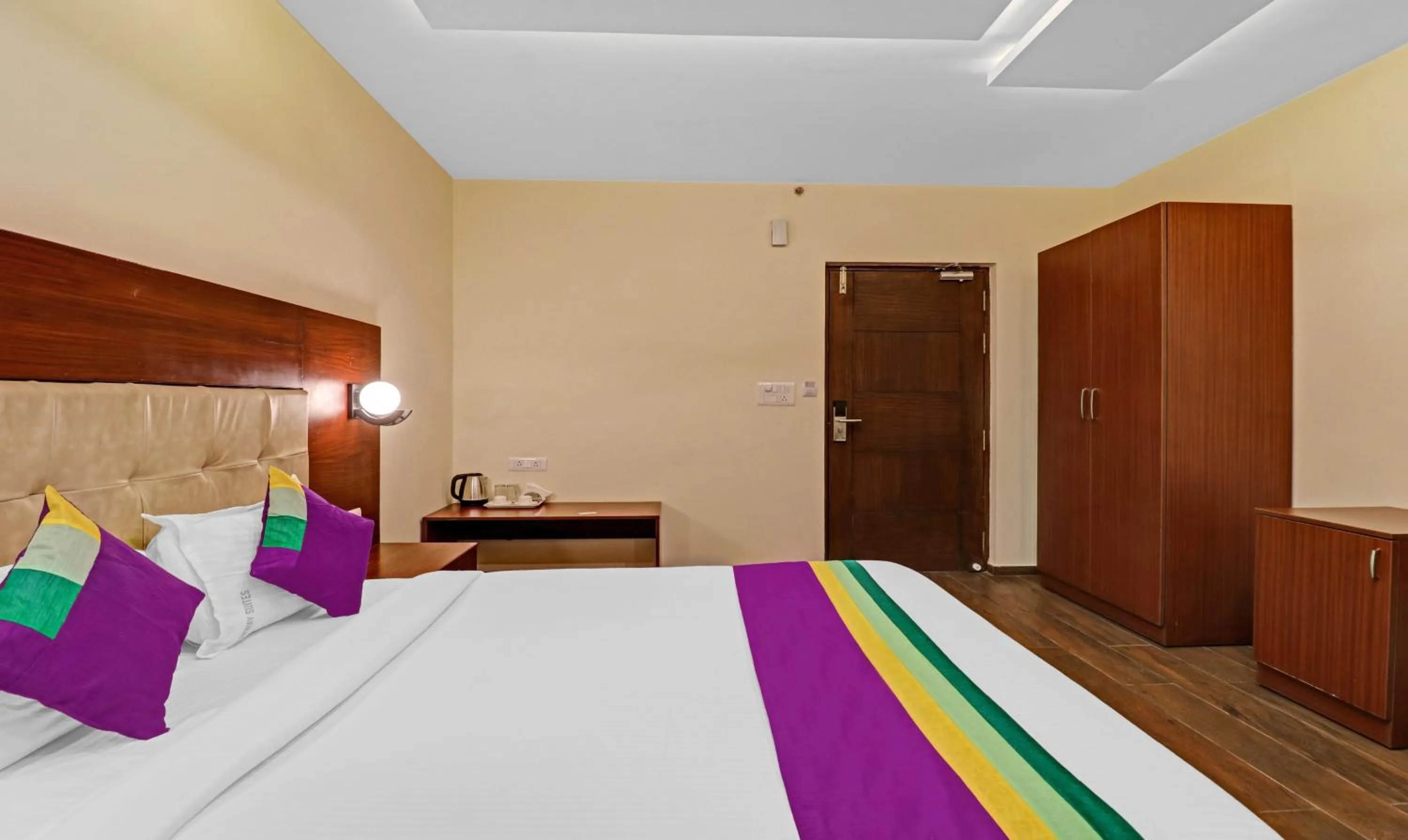 Bedroom, Bed in Treebo Premium Runway Suites, Marathahalli