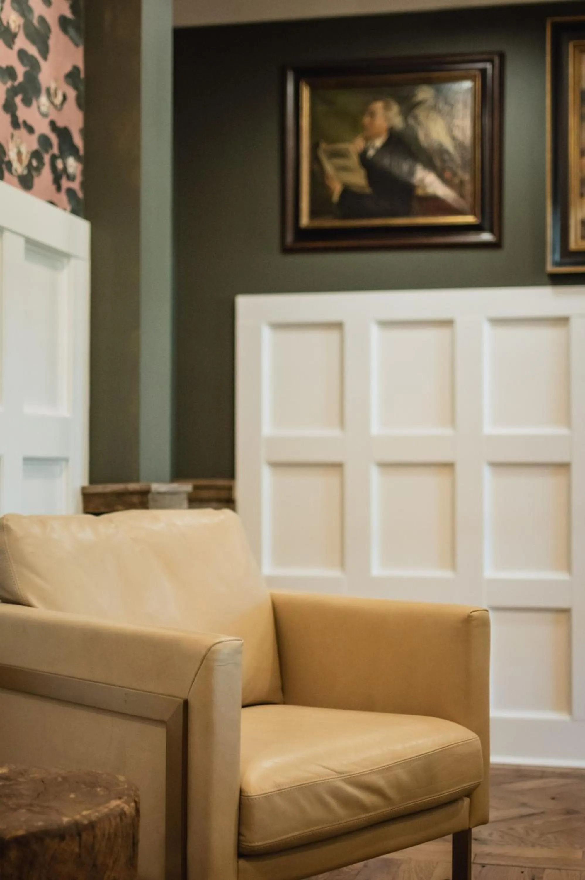 Seating area in Marsh Hotel