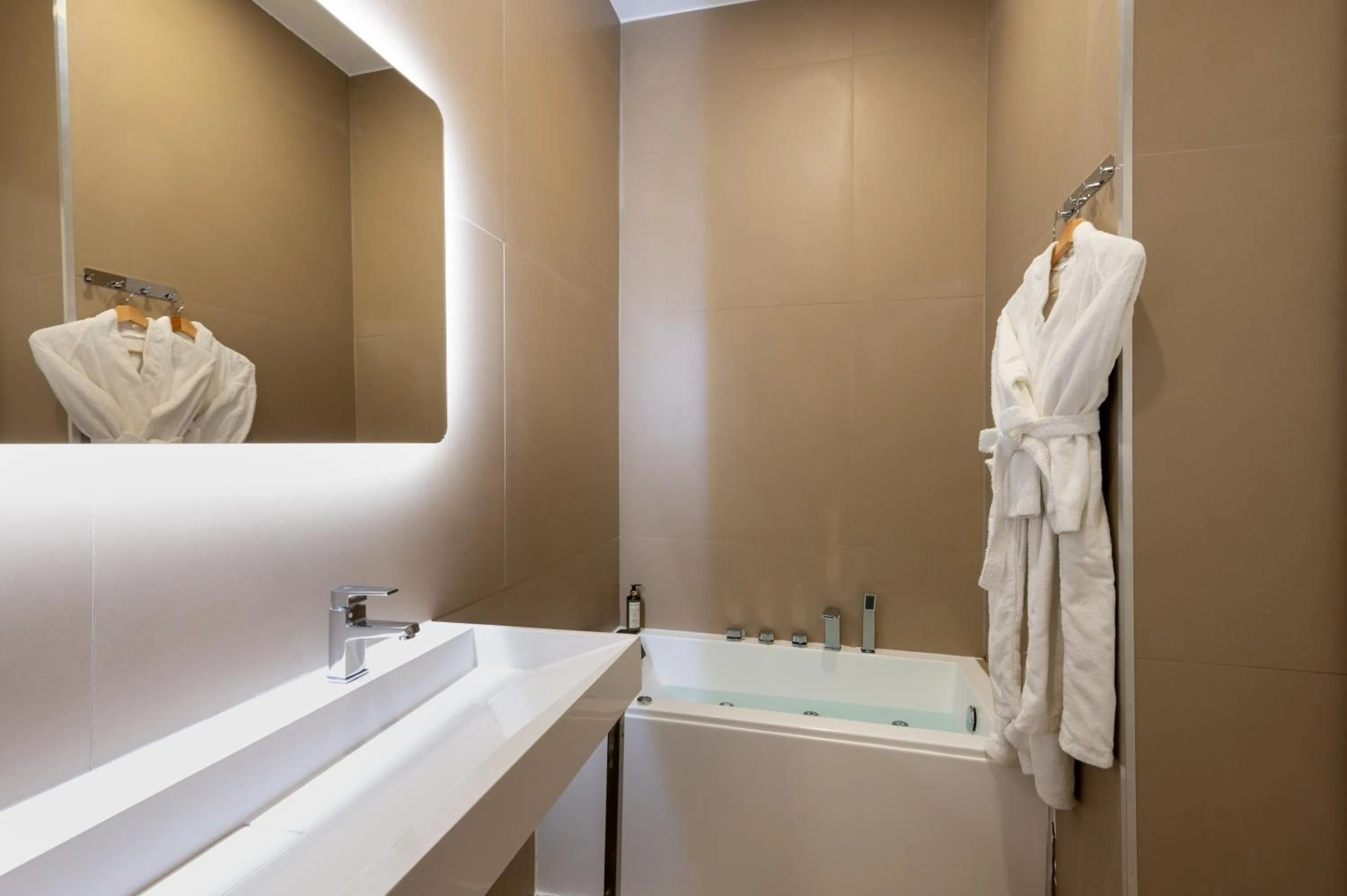 Bathroom in Lisbon Studios