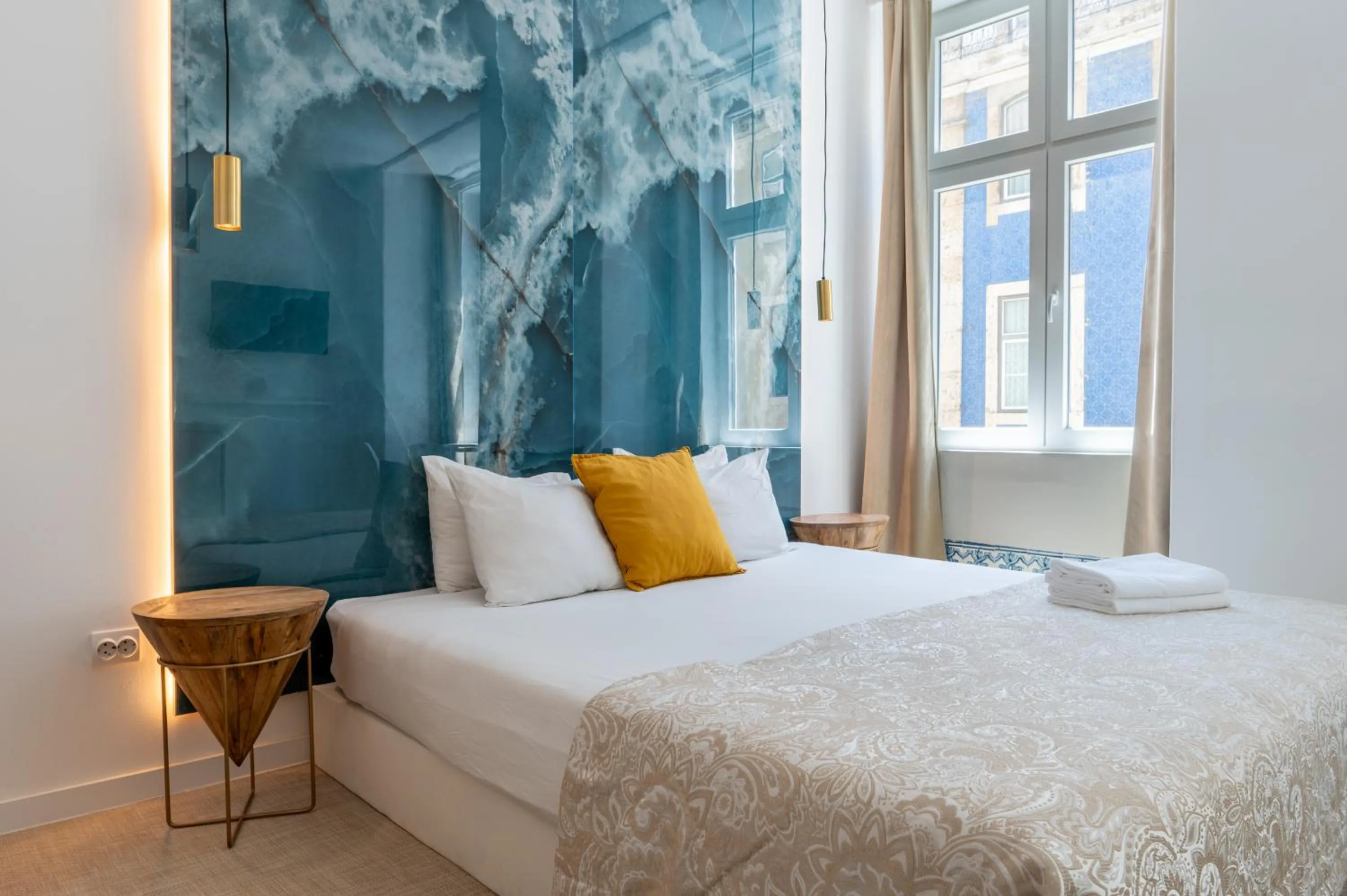 Photo of the whole room, Bed in Lisbon Studios