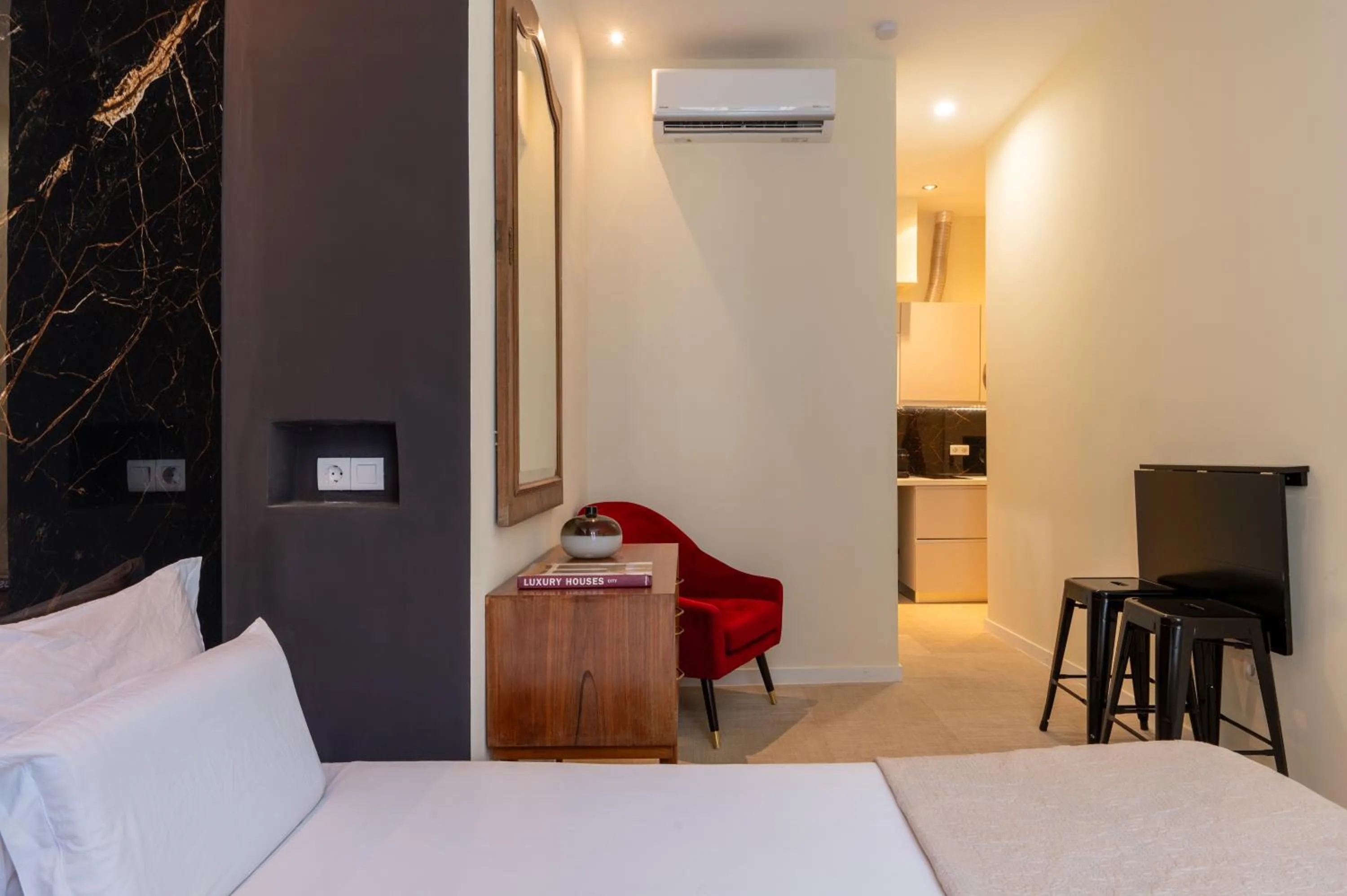 Living room, Bed in Lisbon Studios