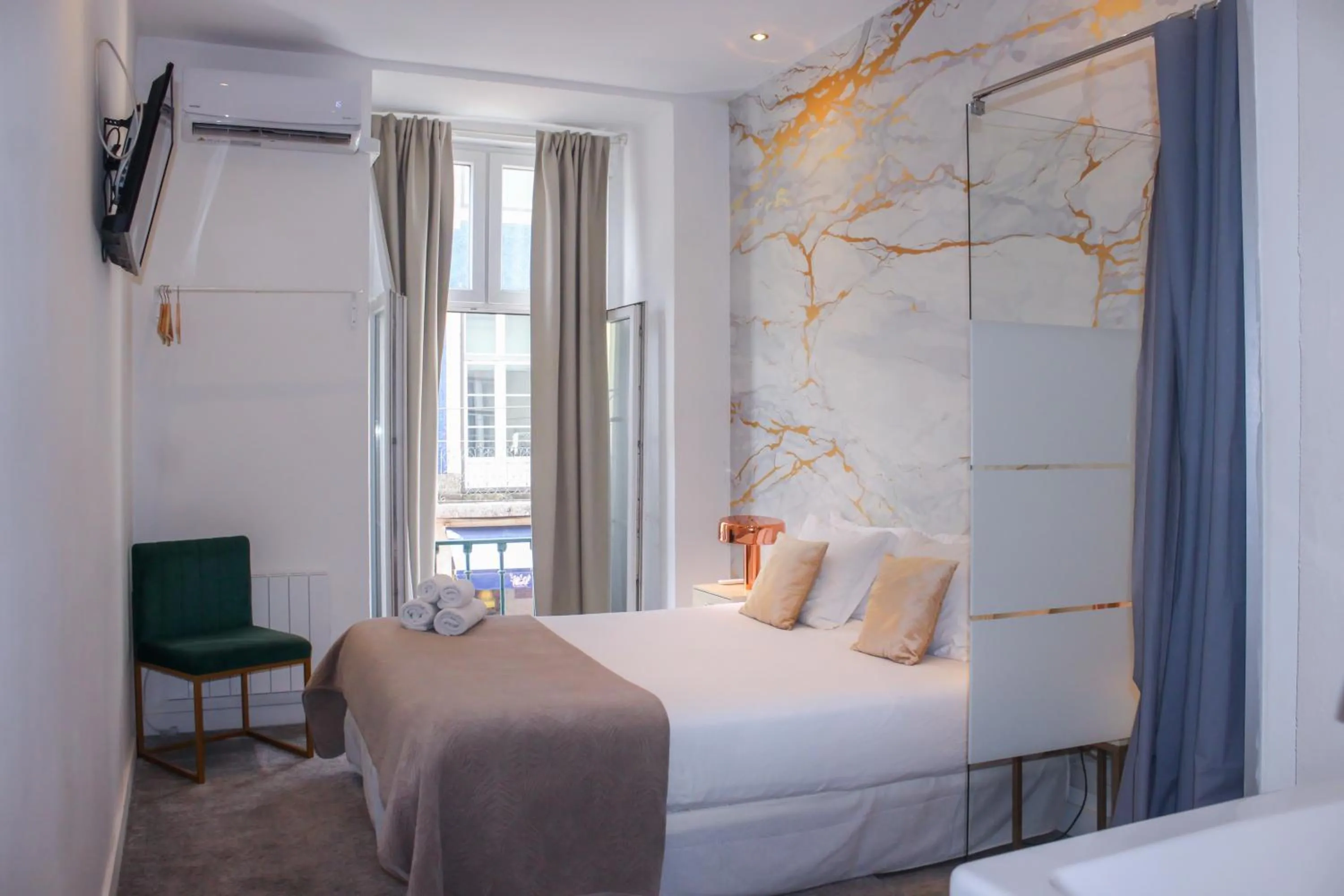 Bed in Lisbon Studios