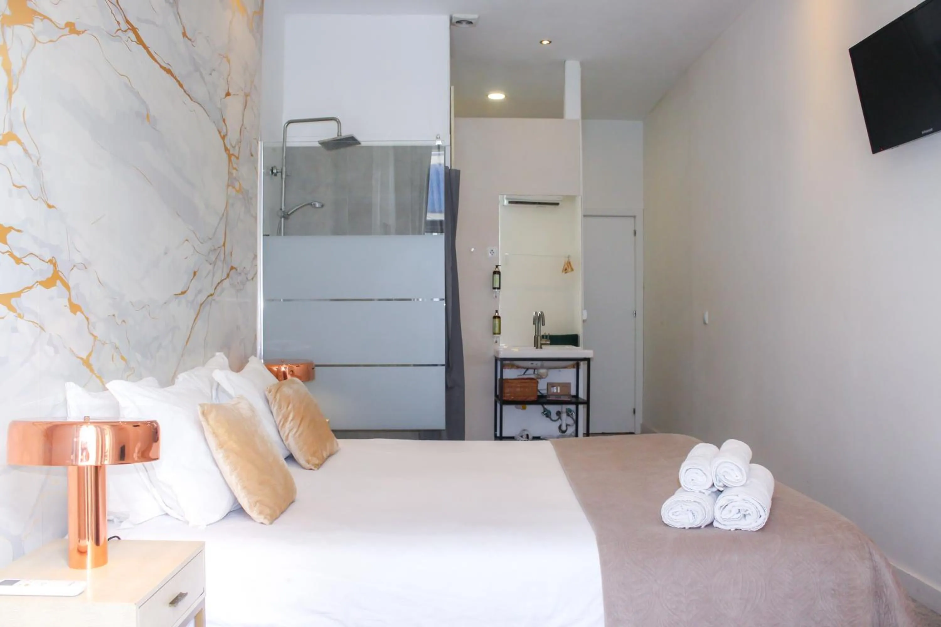 Bed in Lisbon Studios