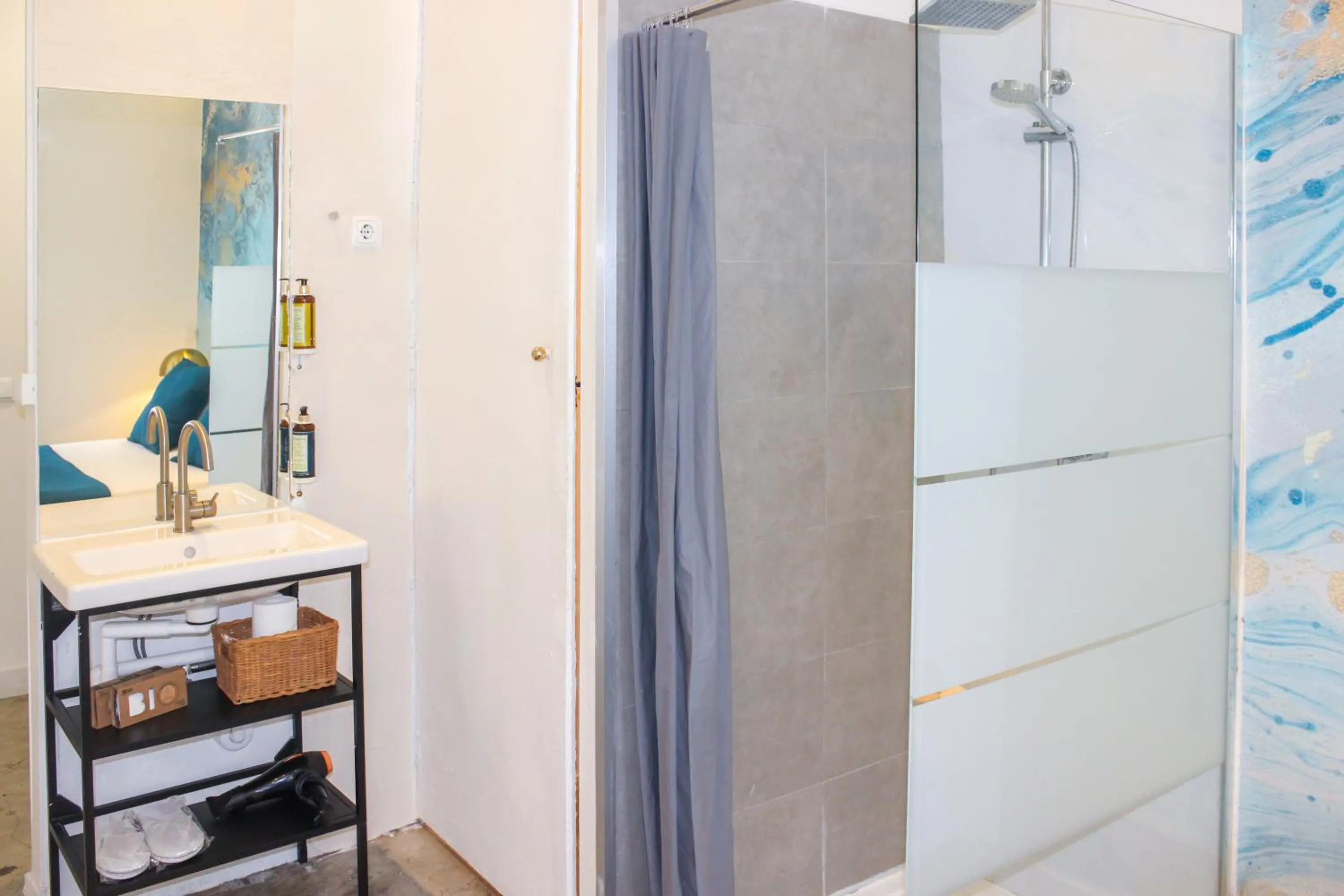 Bathroom in Lisbon Studios