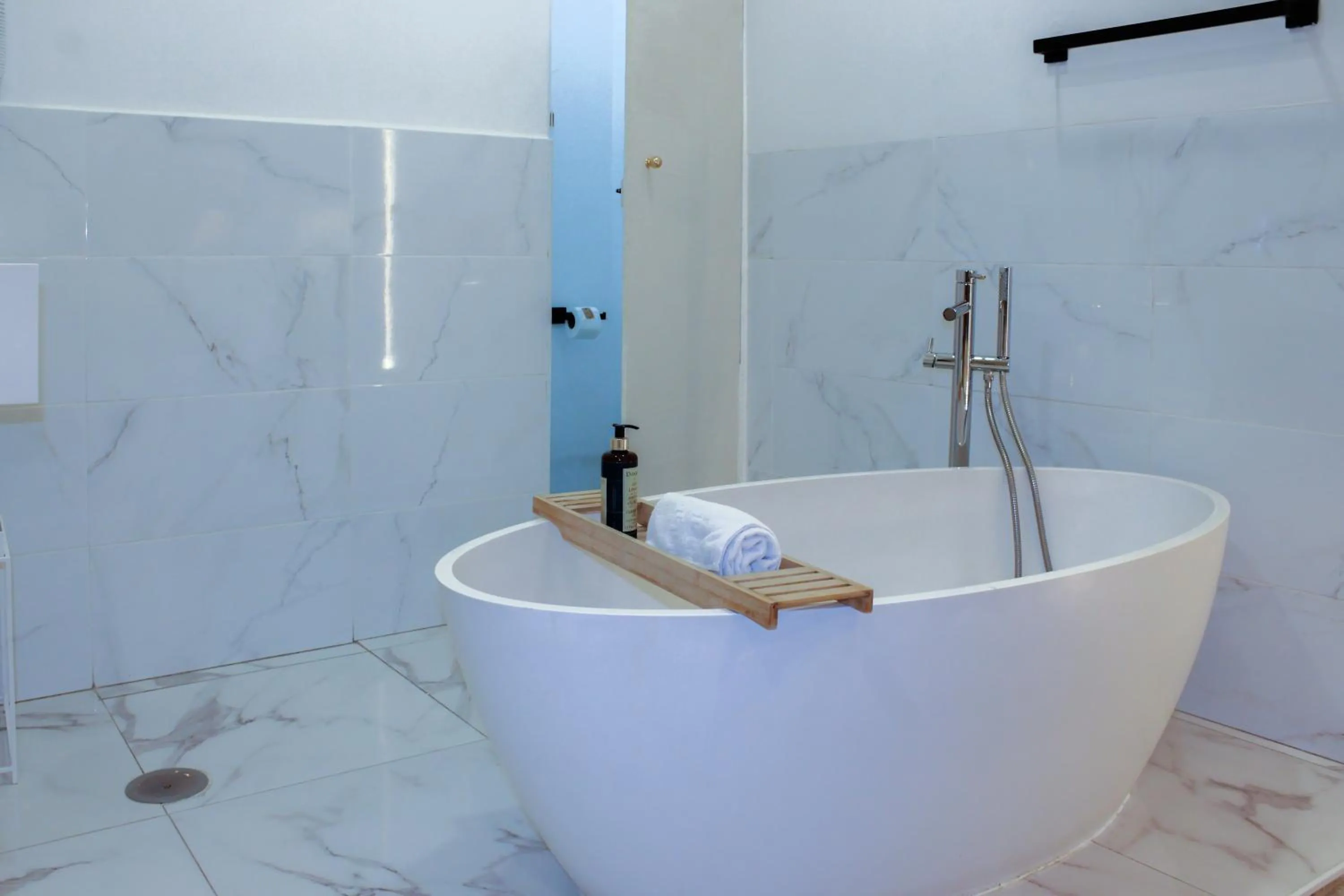 Bathroom in Lisbon Studios