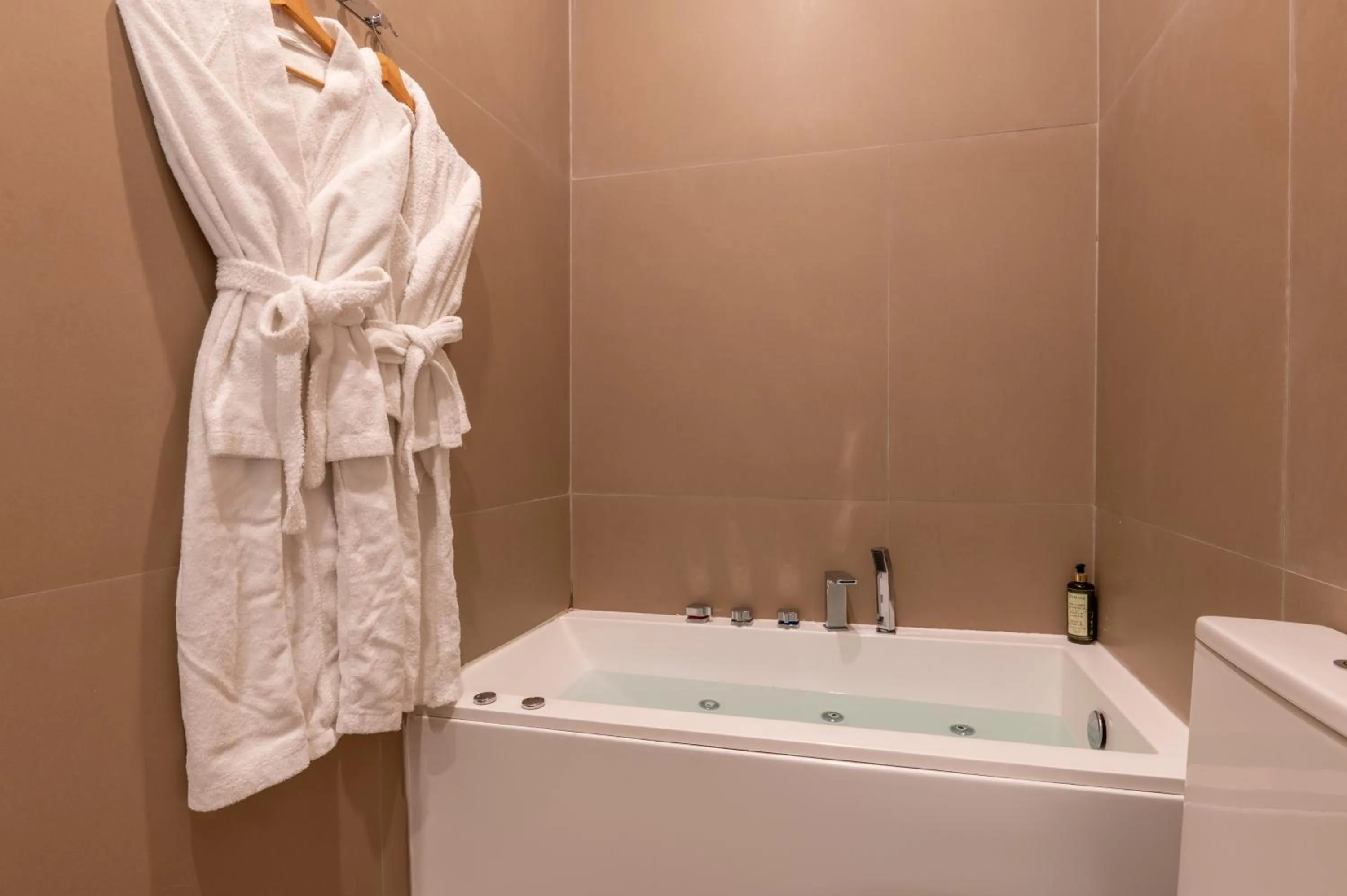 Bathroom in Lisbon Studios