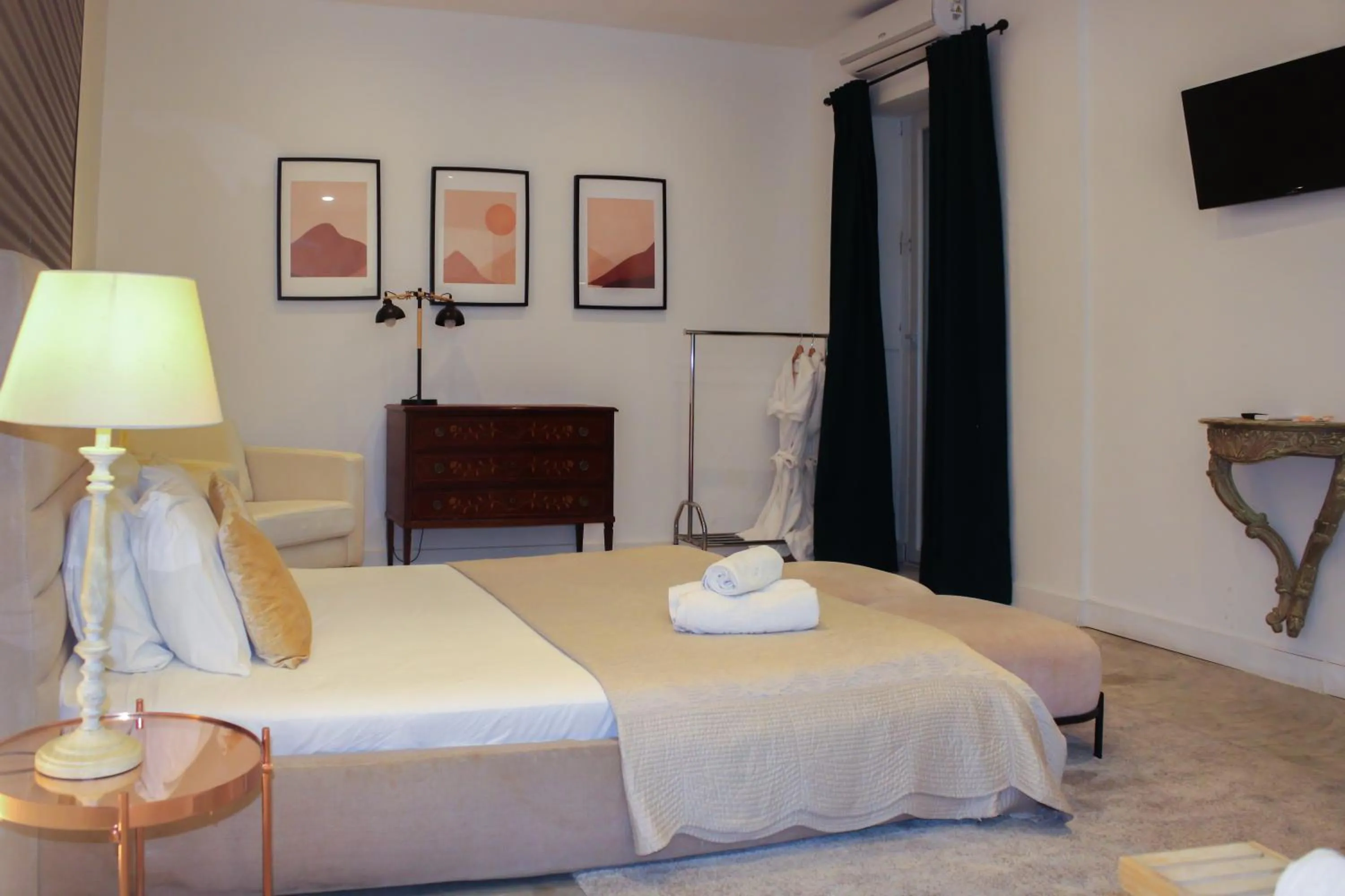 Bed in Lisbon Studios