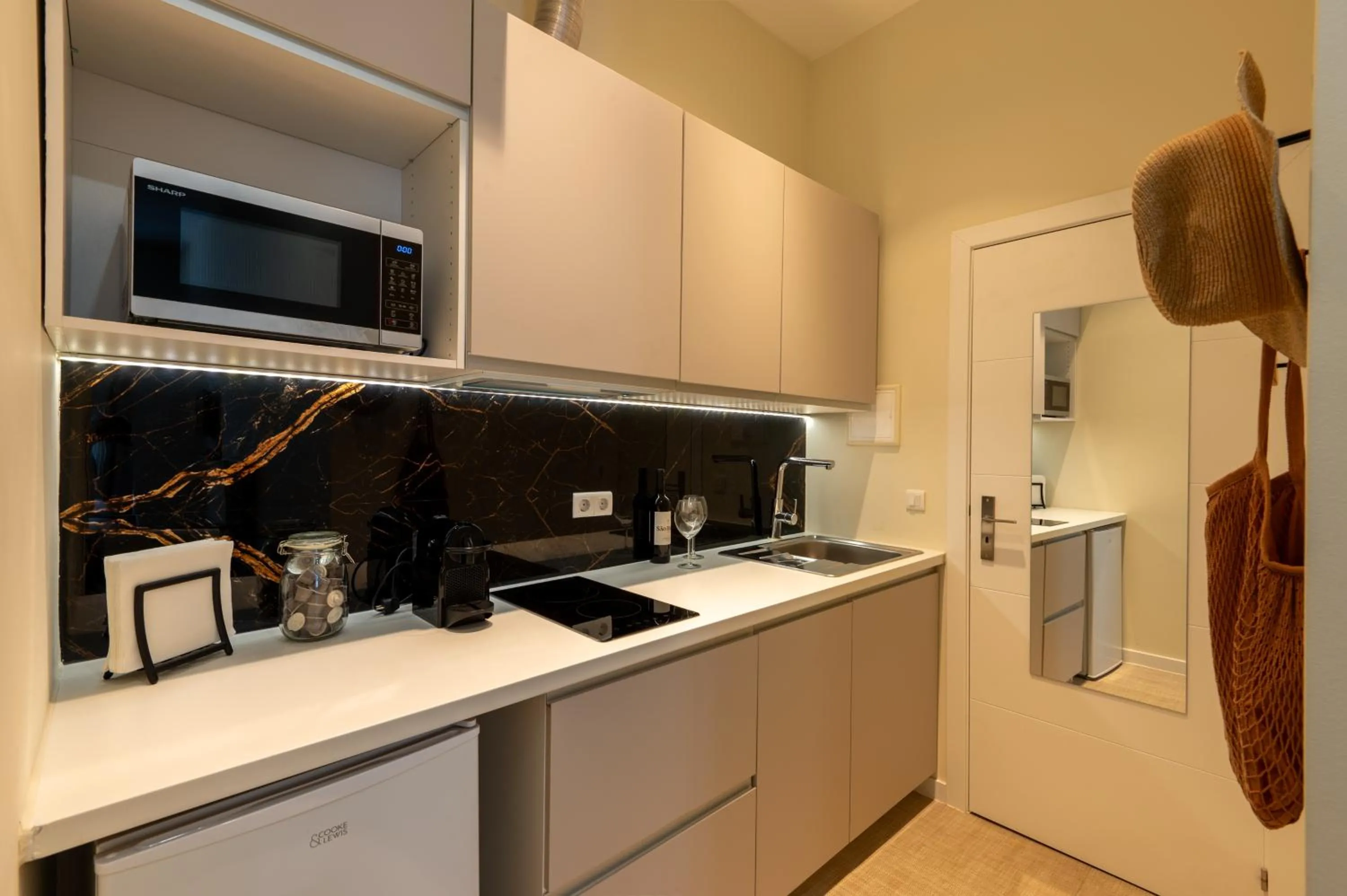 Kitchen or kitchenette in Lisbon Studios
