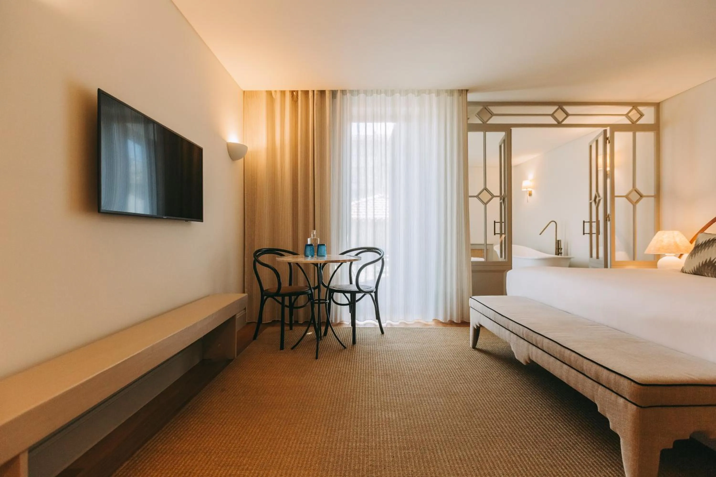 Seating area, Bed in Torel Saboaria