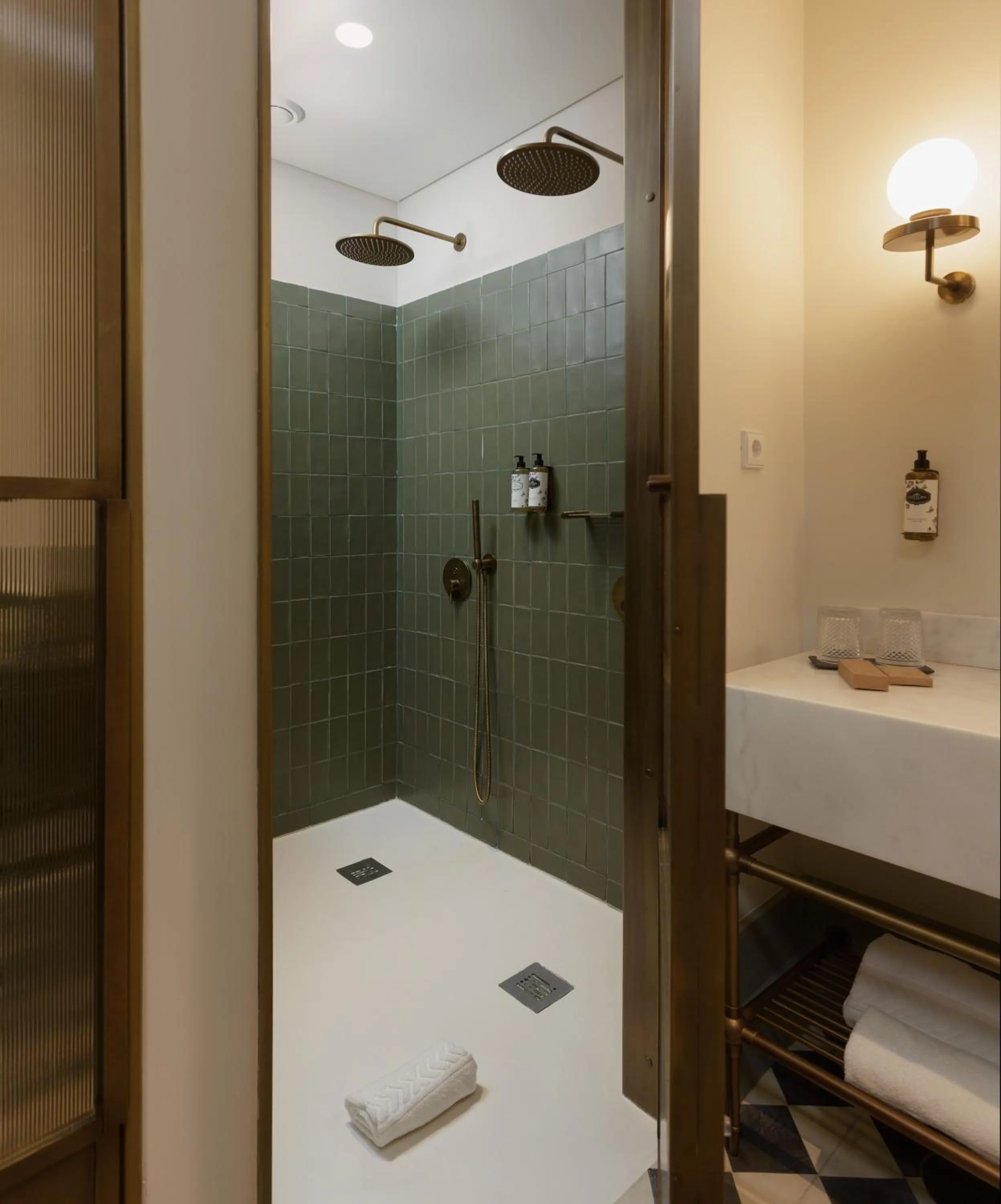 Shower in Torel Saboaria