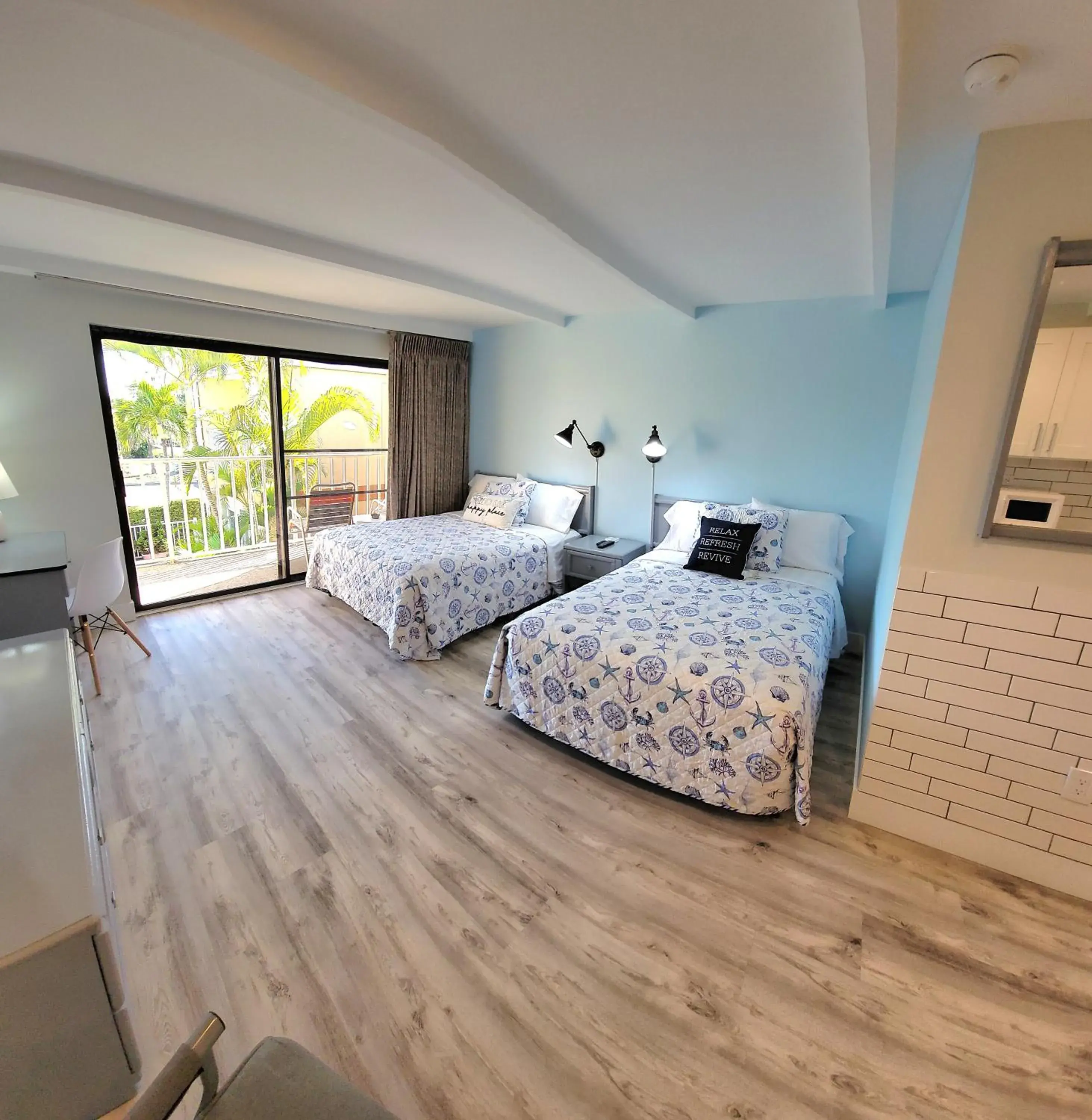 Double Room with Balcony in Satellite Motel Double Room with Balcony in Satellite Motel