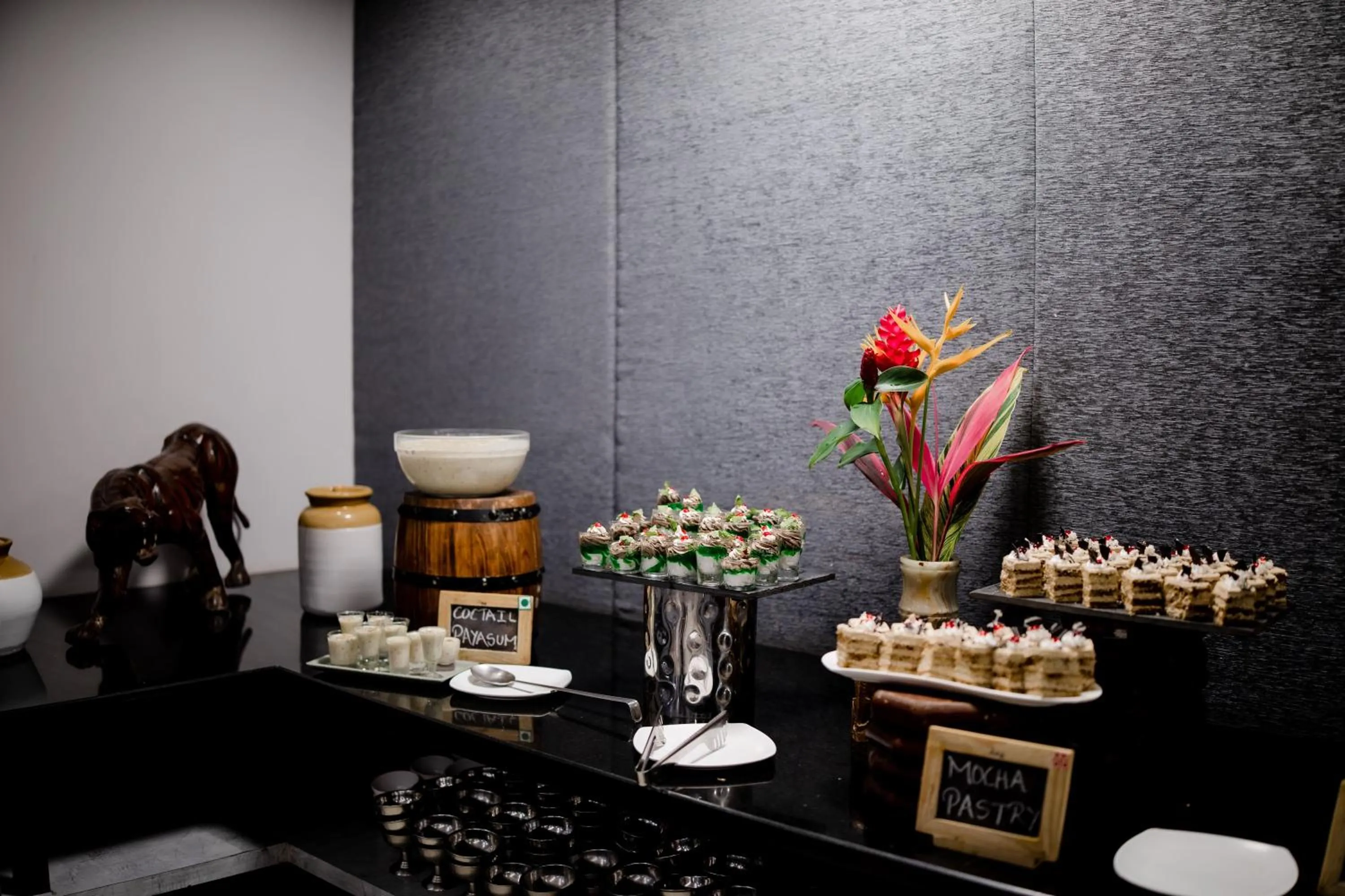 Restaurant/places to eat in Regenta Baywatch Resort, Goa