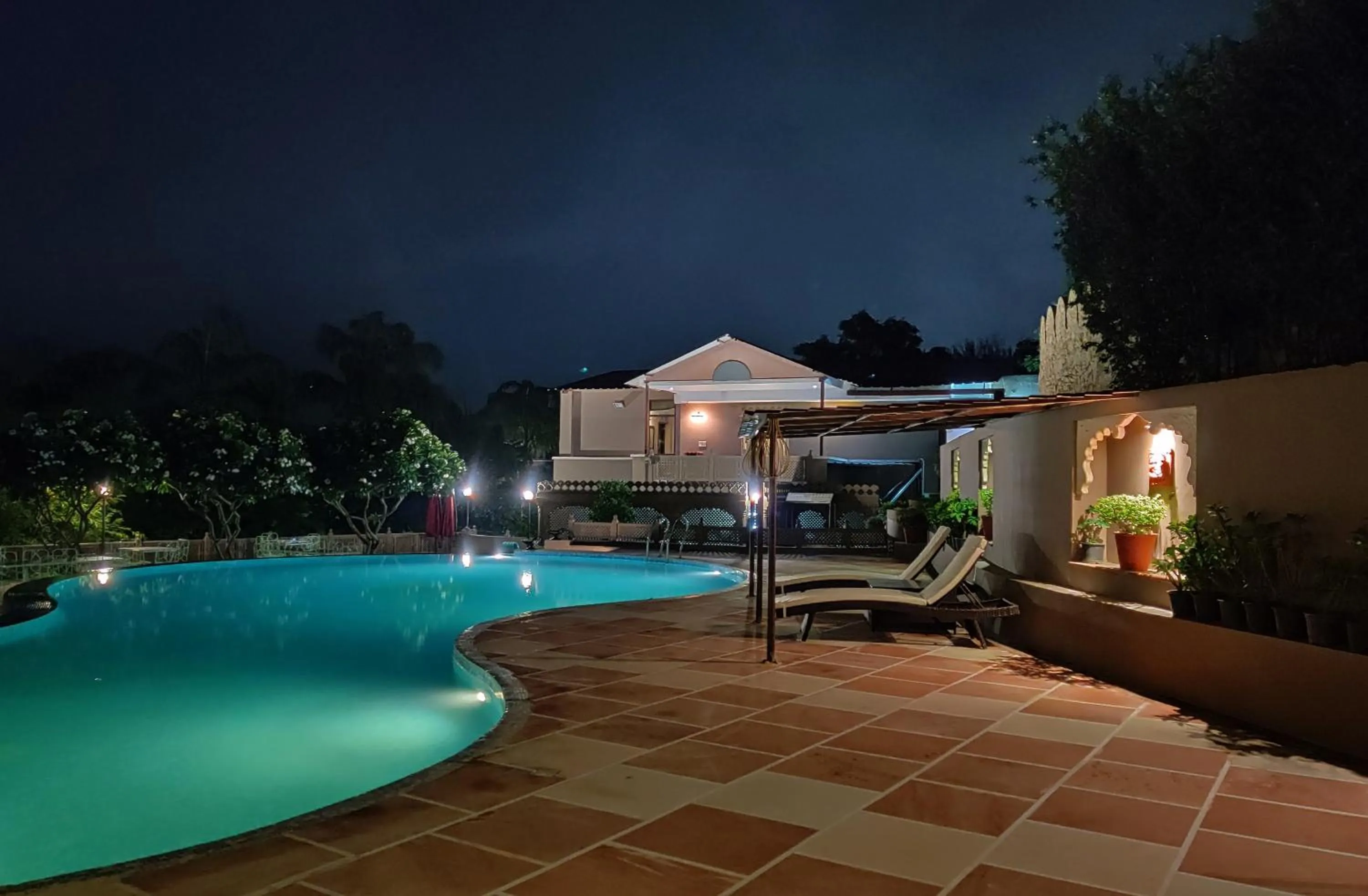 Swimming pool in Araliayas Resort & Spa