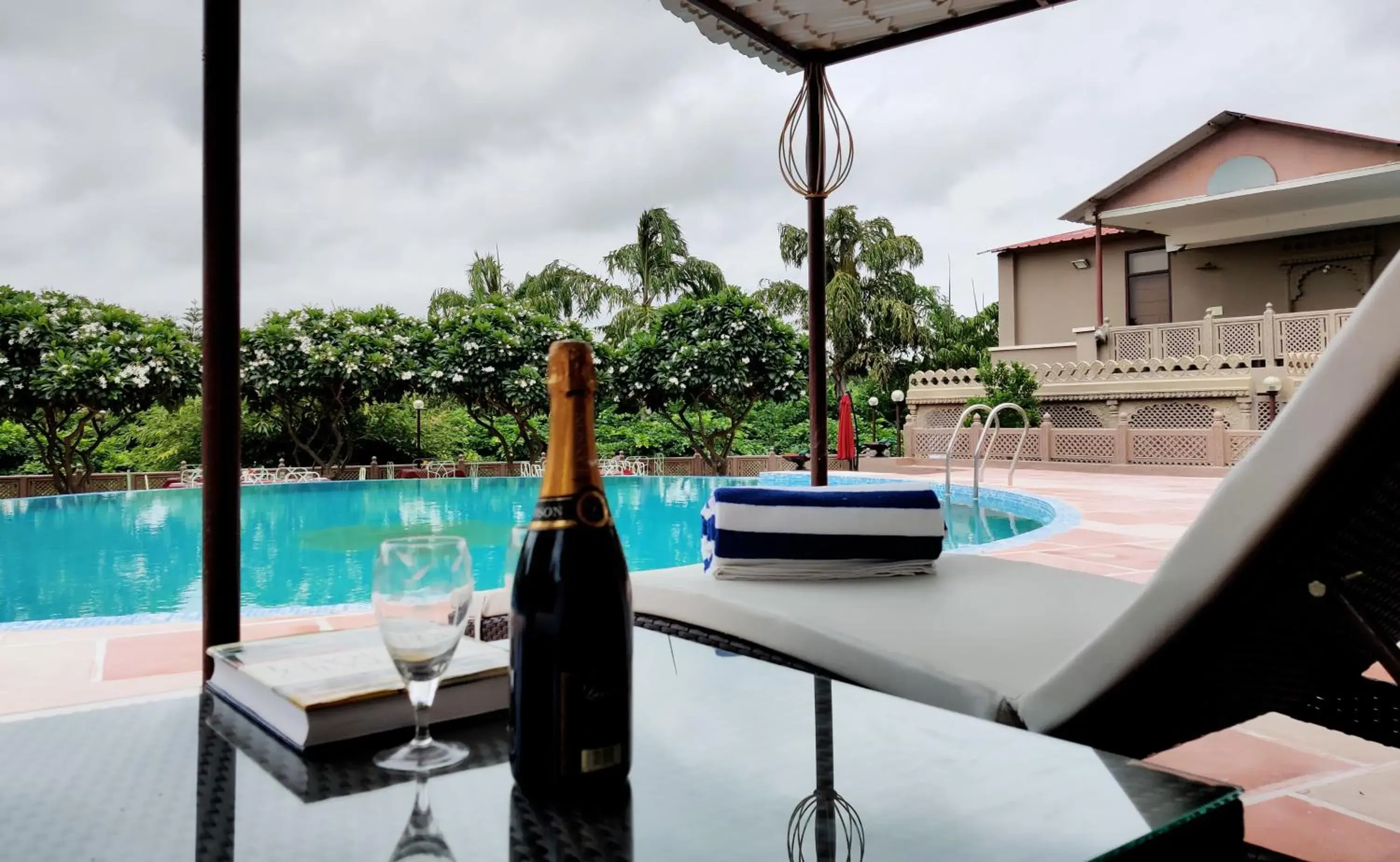 Swimming pool in Araliayas Resort & Spa Swimming pool in Araliayas Resort & Spa