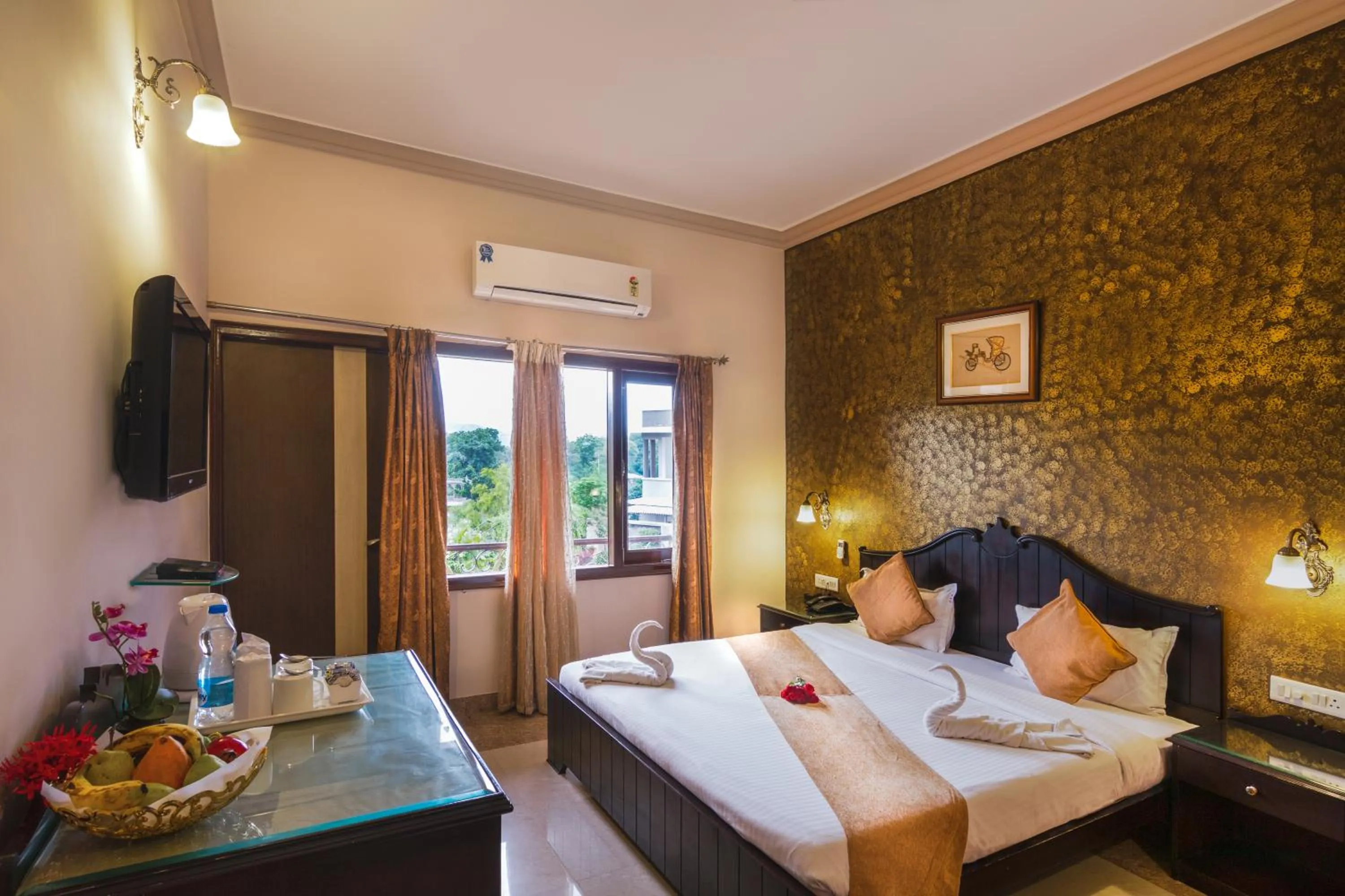 Photo of the whole room, Bed in Araliayas Resort & Spa