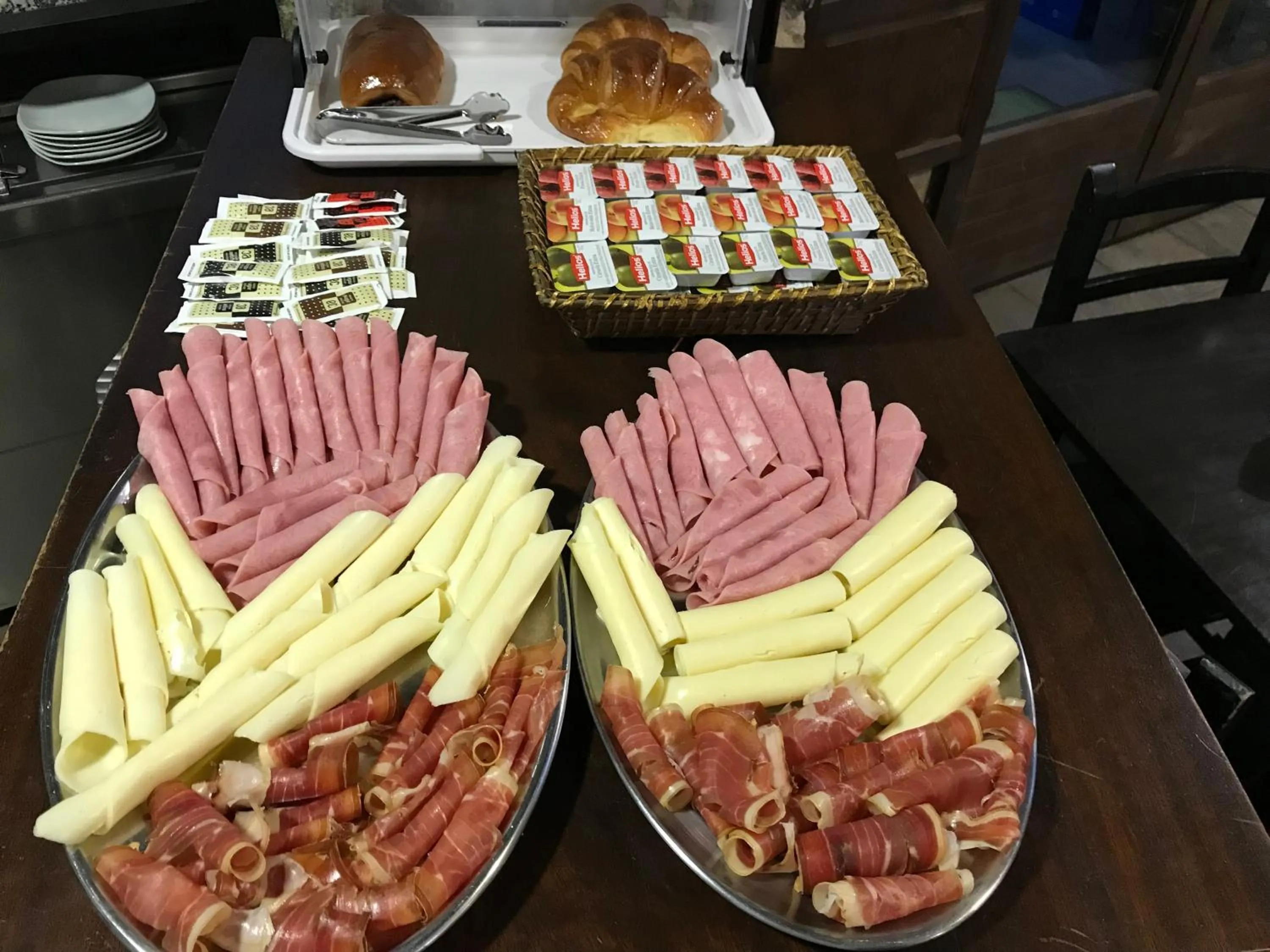 Buffet breakfast in Albergue San Anton