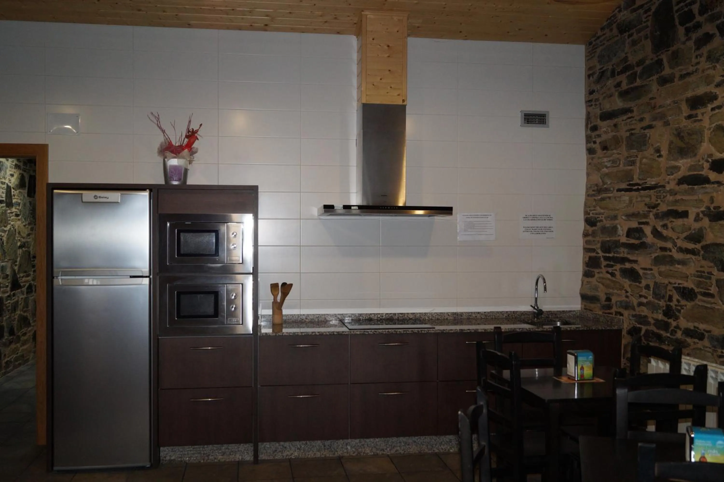 Kitchen or kitchenette in Albergue San Anton