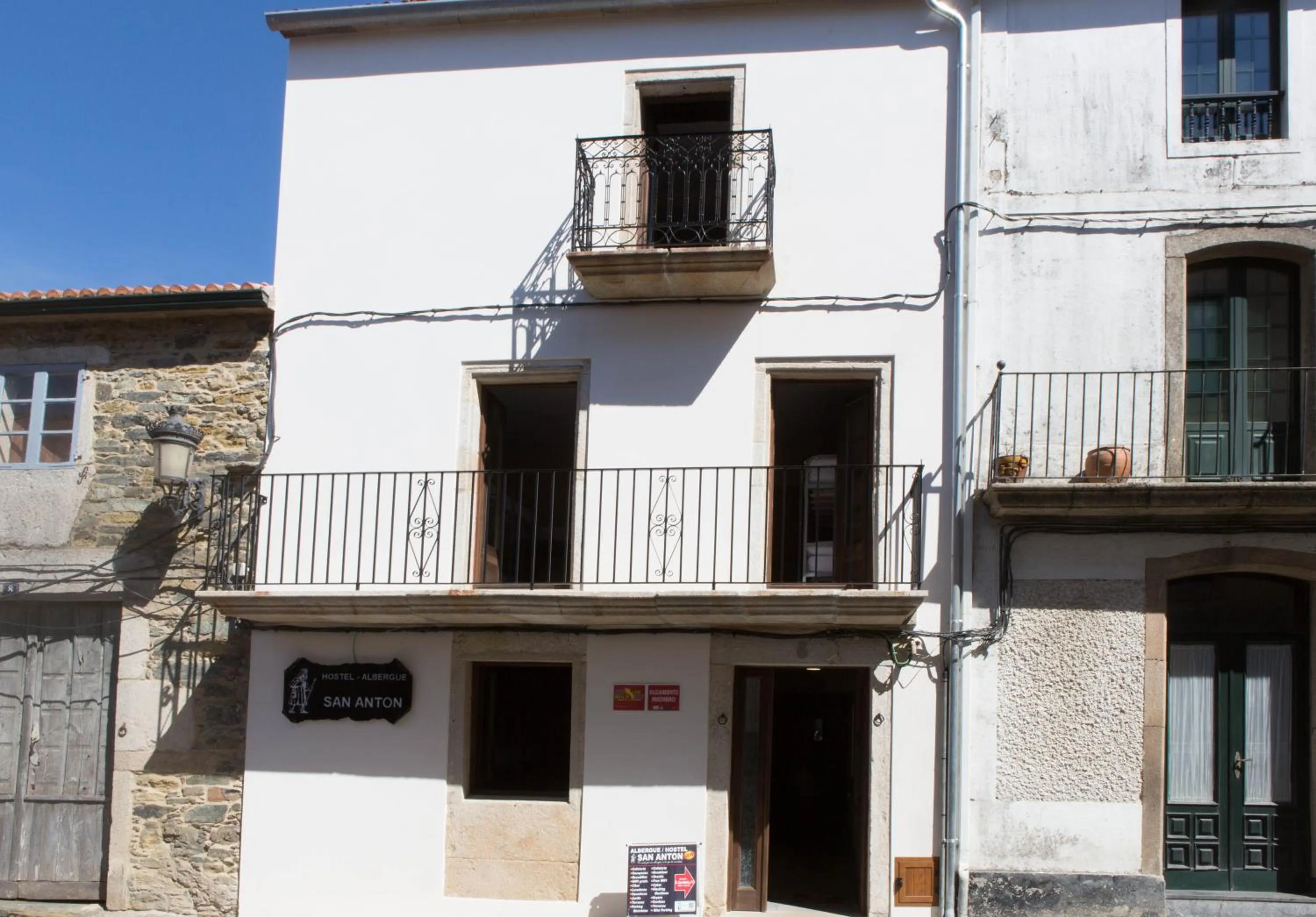 Facade/entrance in Albergue San Anton