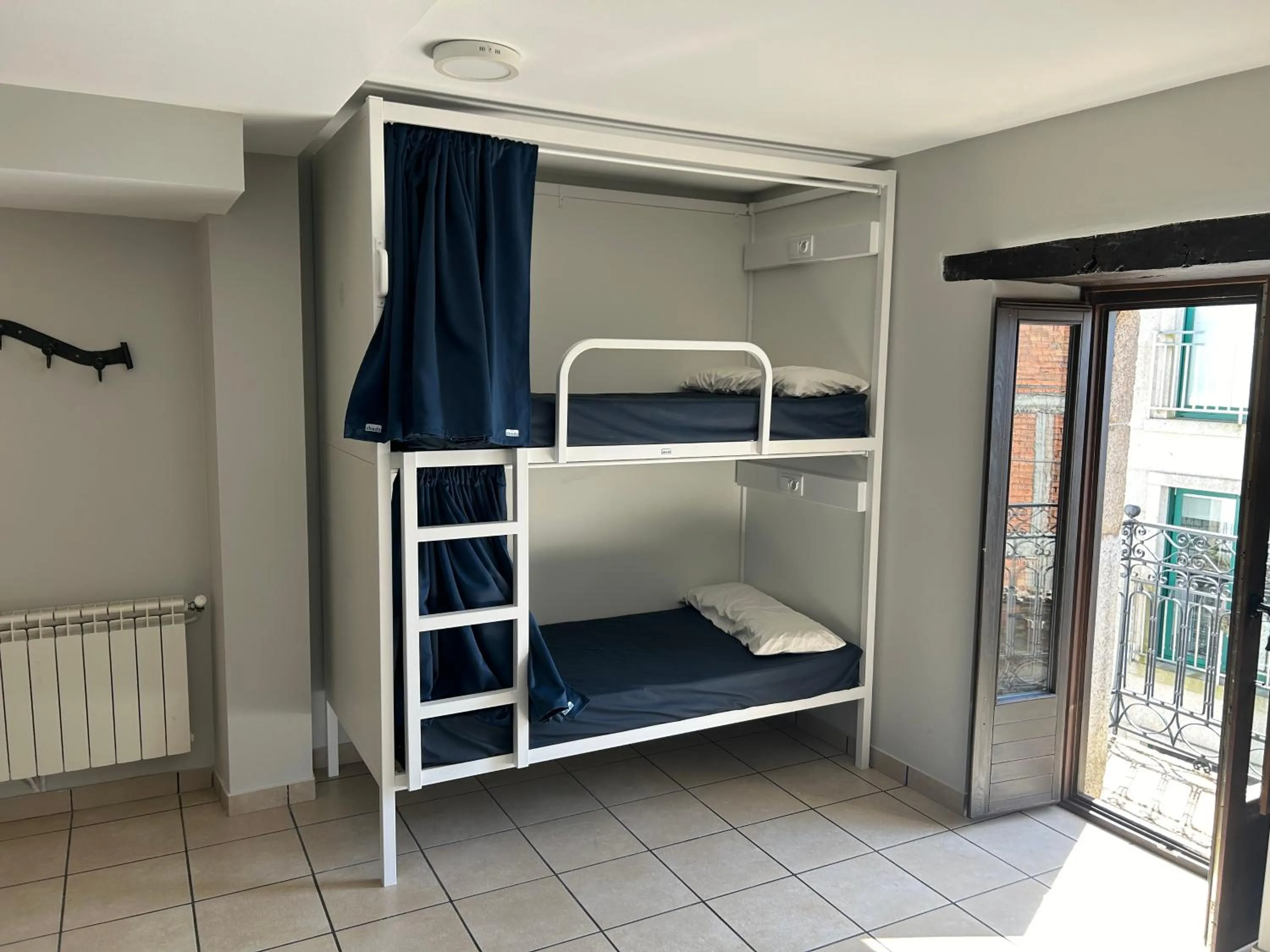 bunk bed, Bed in Albergue San Anton