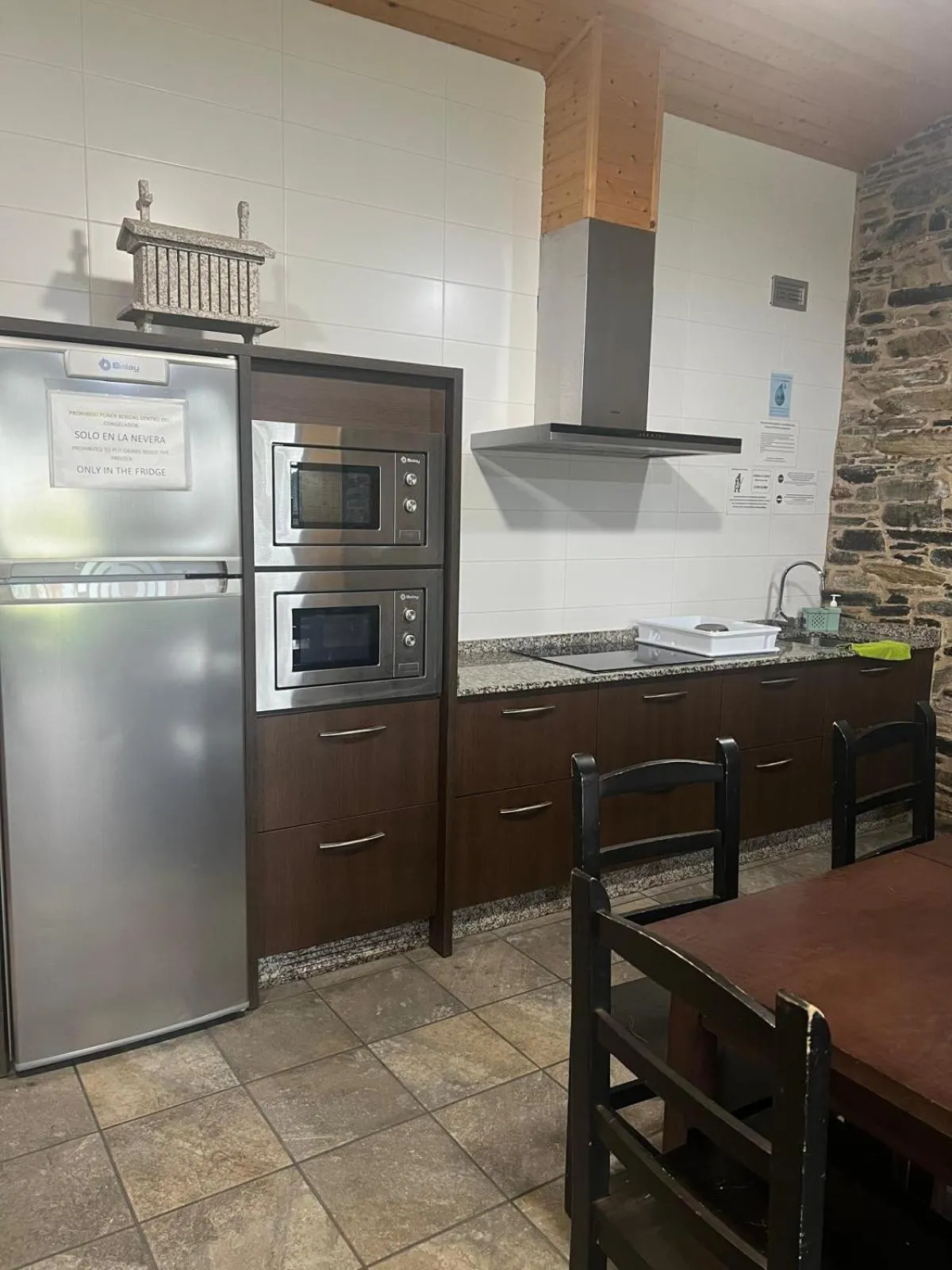 Communal lounge/ TV room in Albergue San Anton