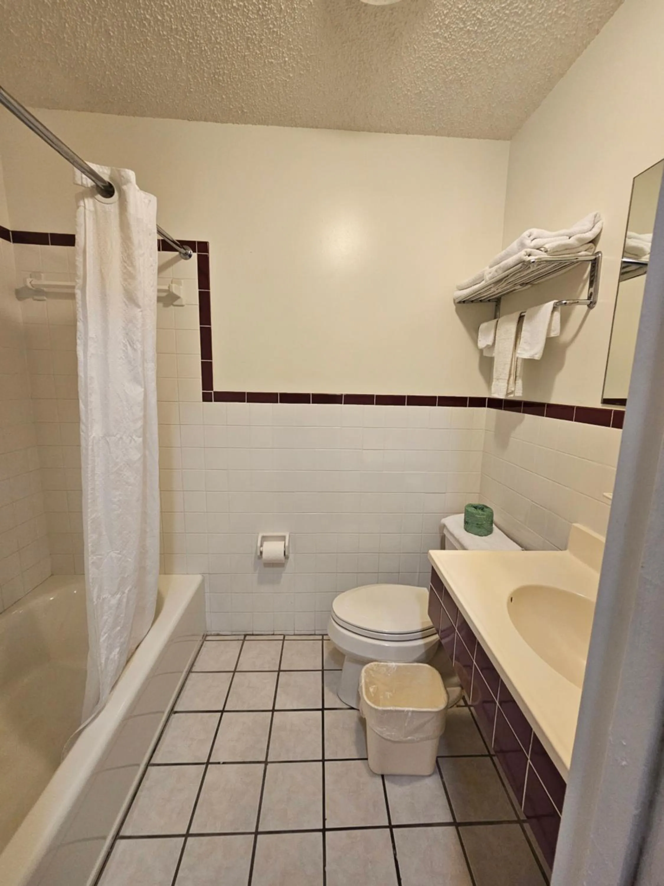 MERRIMAC INN & SUITES