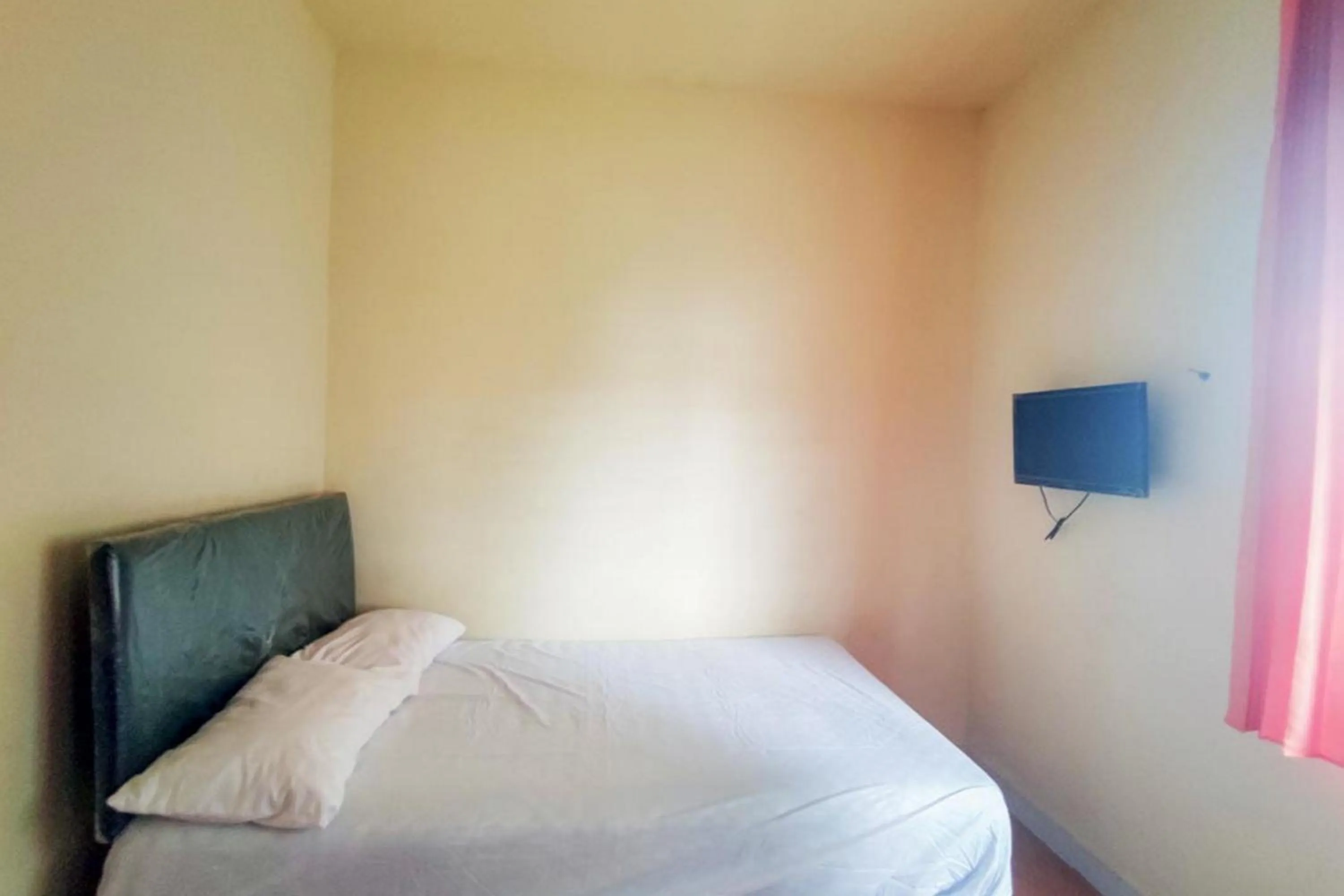 Bed in Chandra Graha Guesthouse Palu