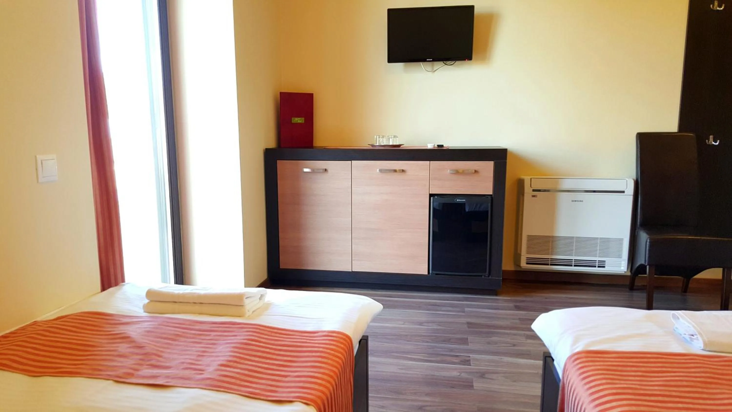 Photo of the whole room, Bed in Agancsos Panzió Villány