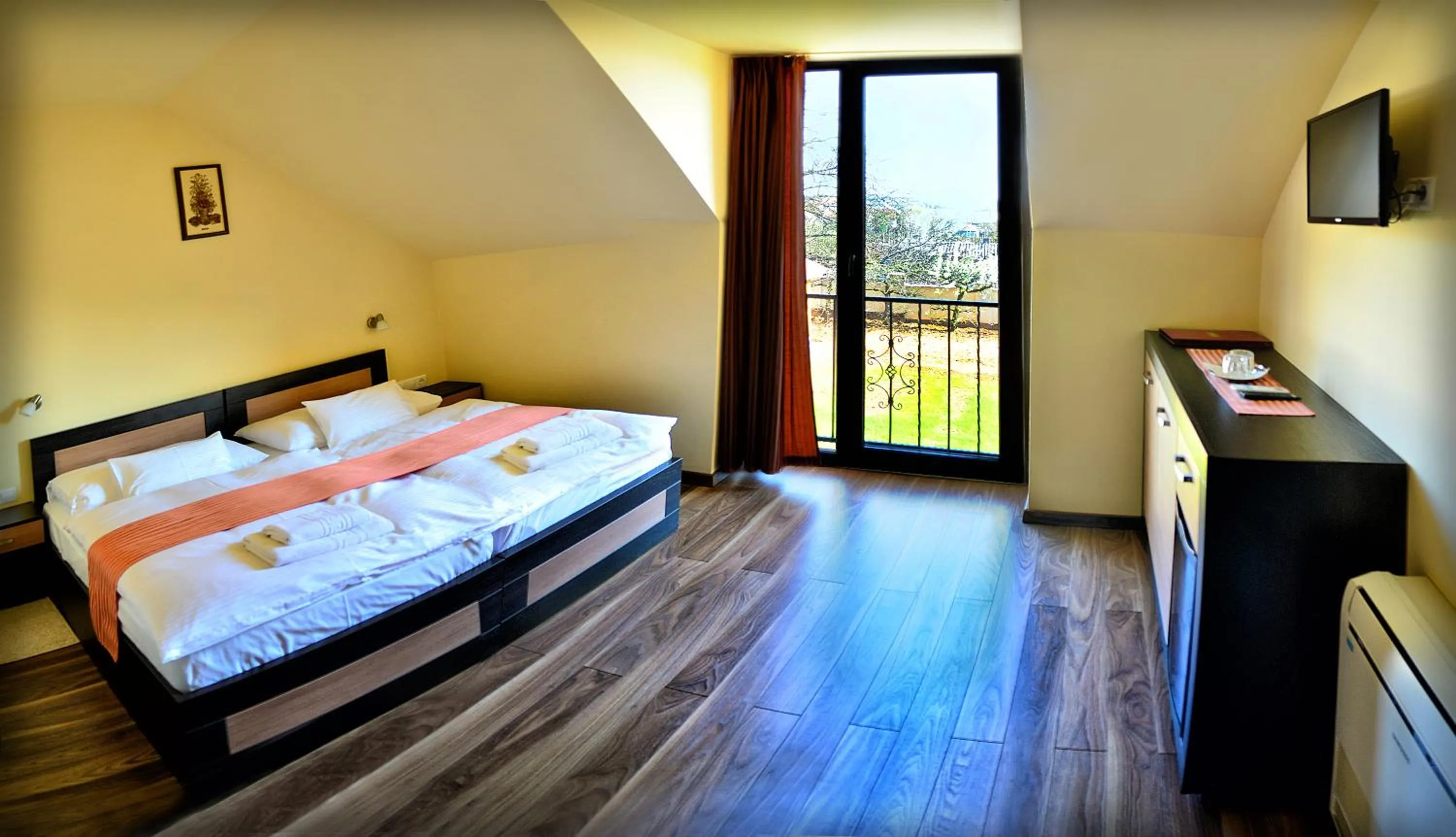 Photo of the whole room, Bed in Agancsos Panzió Villány