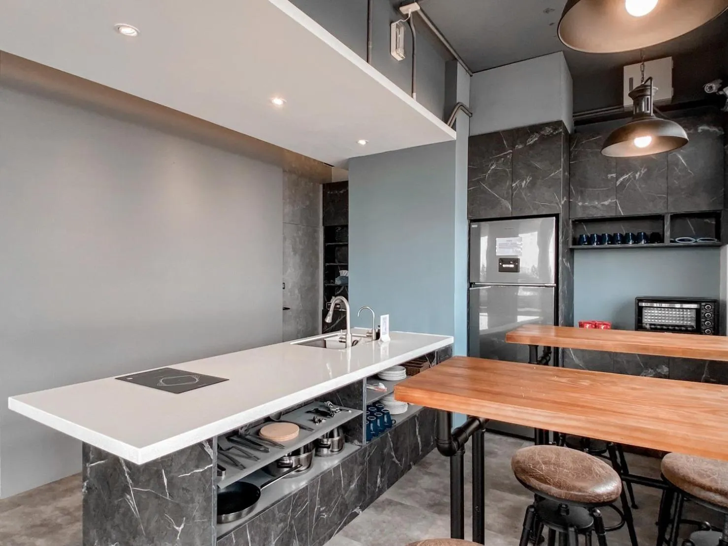 Communal kitchen in Hotel Leisure Chiayi