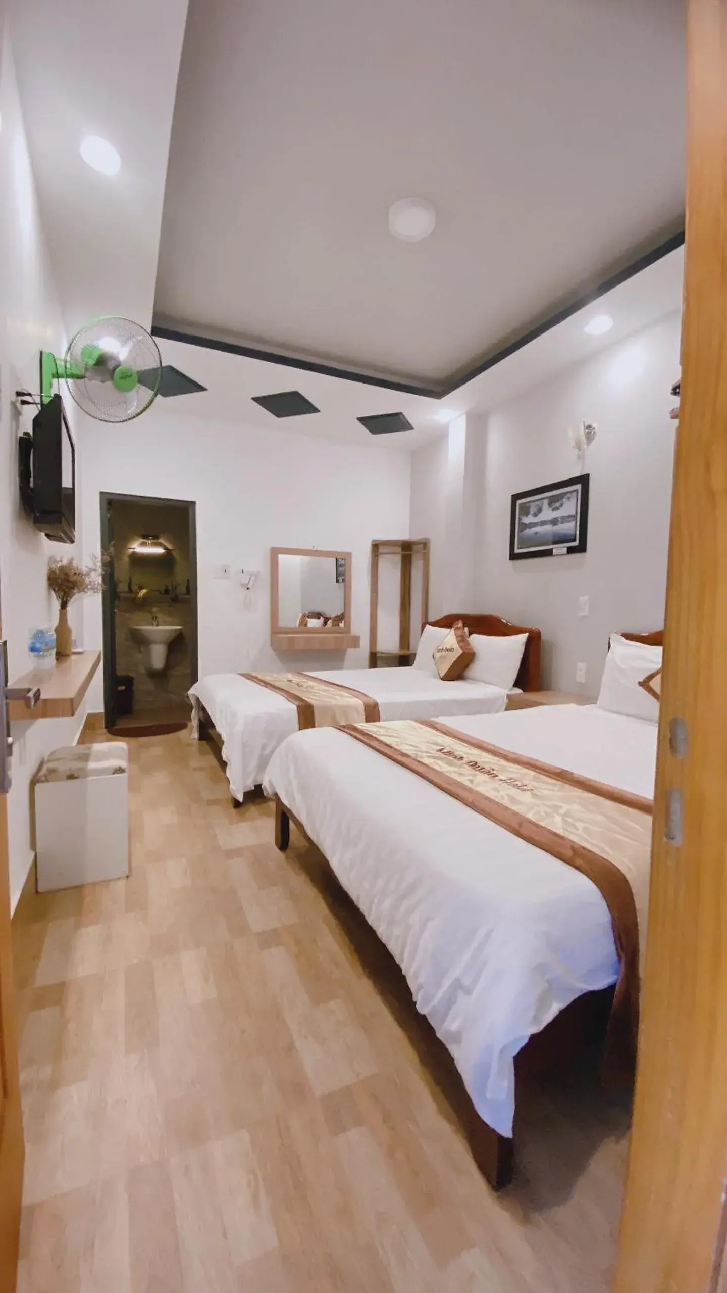 Photo of the whole room, Bed in Minh Quan Hotel Photo of the whole room, Bed in Minh Quan Hotel