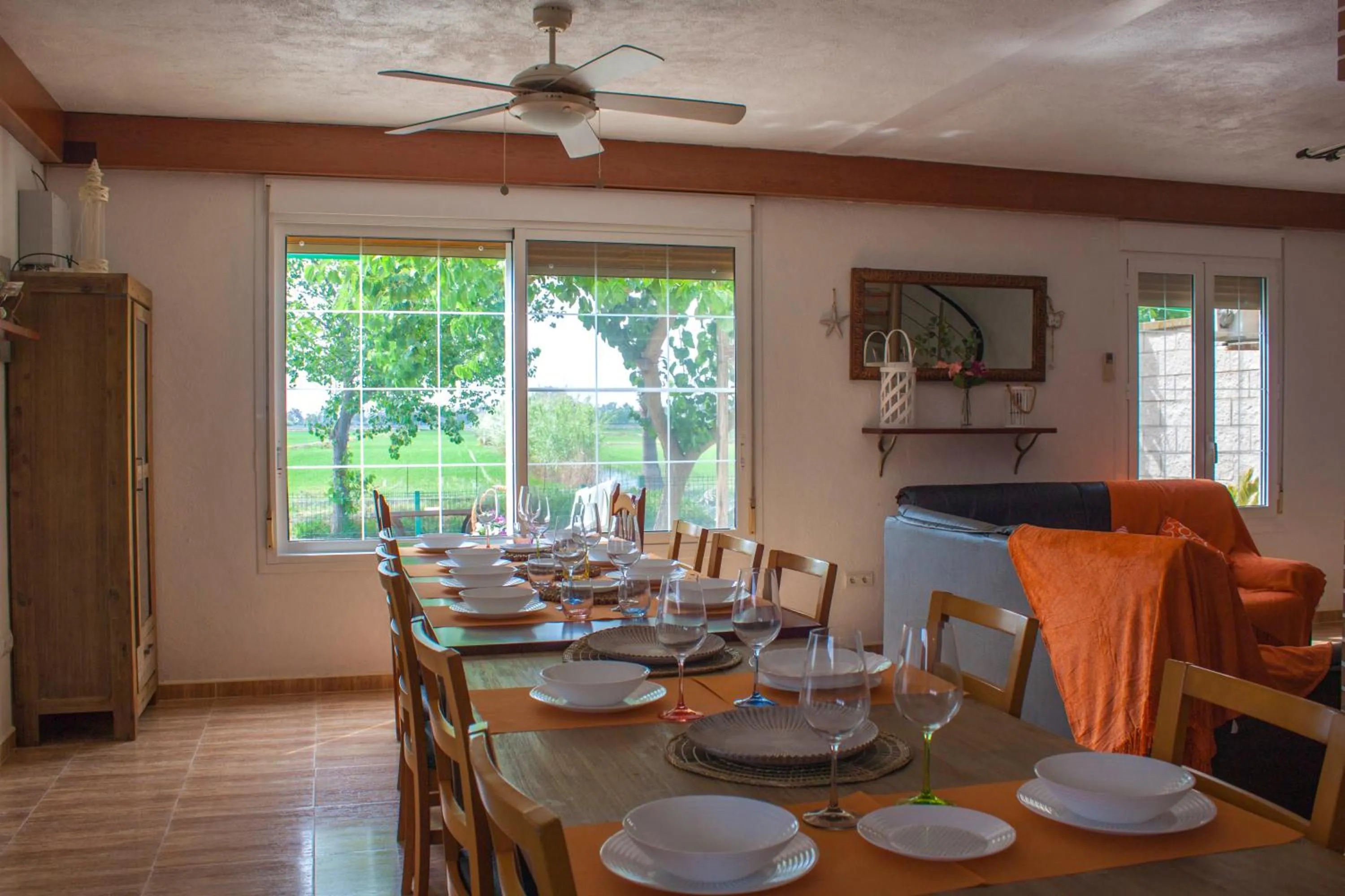 Dining area in Paradise Ebro 2