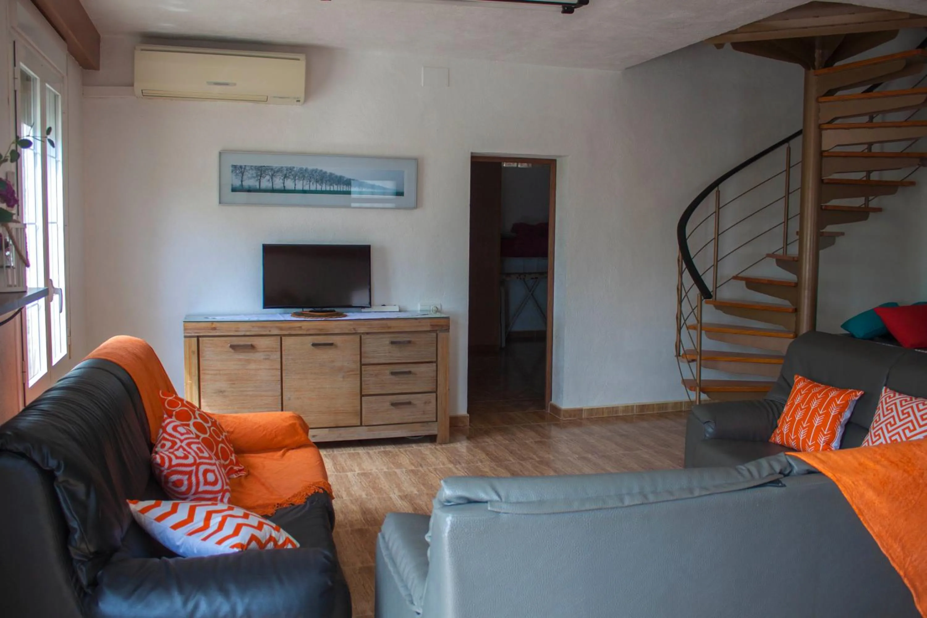 TV and multimedia in Paradise Ebro 2